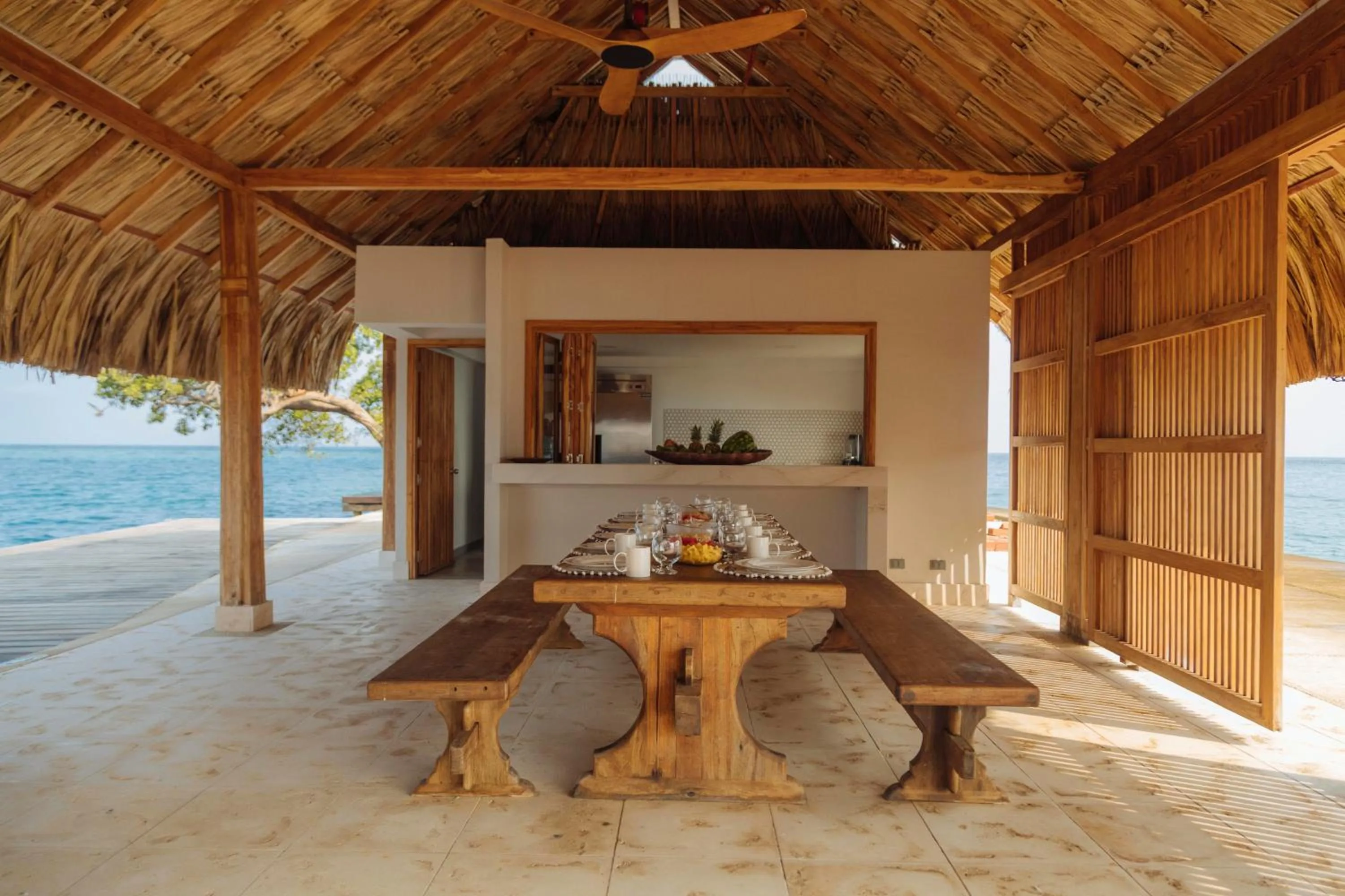 Dining area in Isla Kalua - Private Ocean Villa