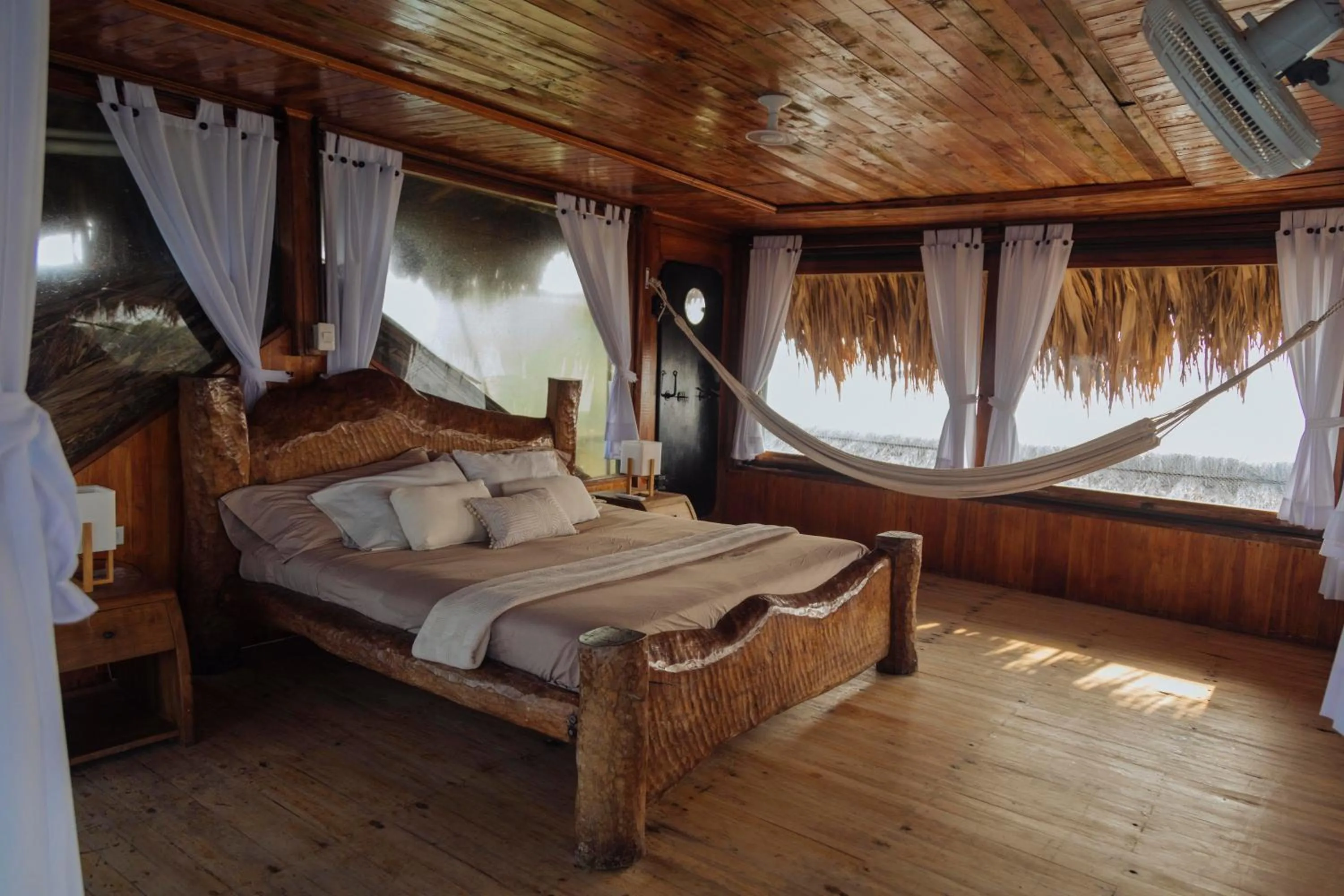 Photo of the whole room, Bed in Isla Kalua - Private Ocean Villa