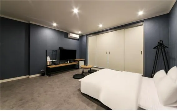 Bed in Gamdong Hotel