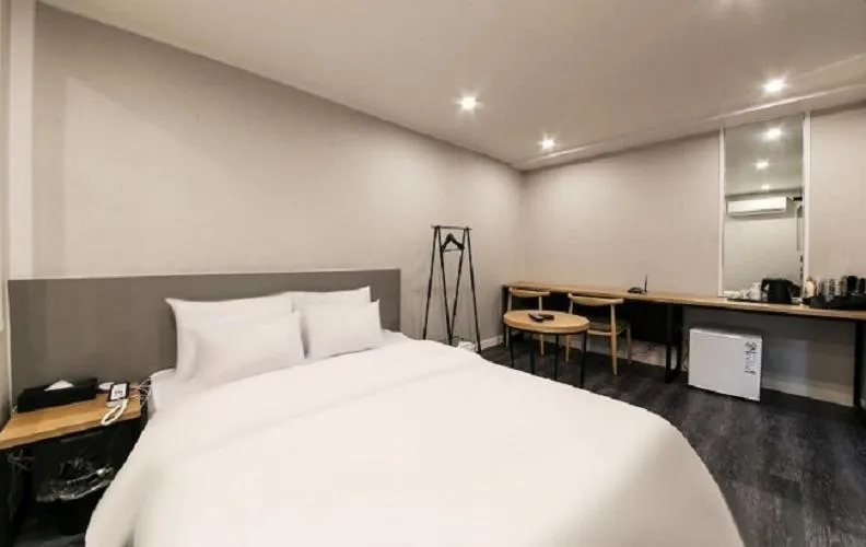 Bed in Gamdong Hotel
