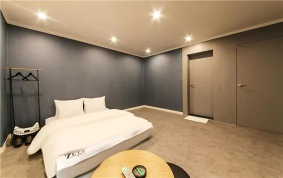 Bed in Gamdong Hotel