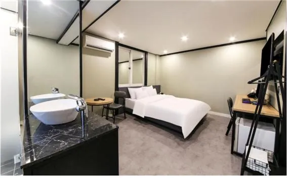 Bed in Gamdong Hotel