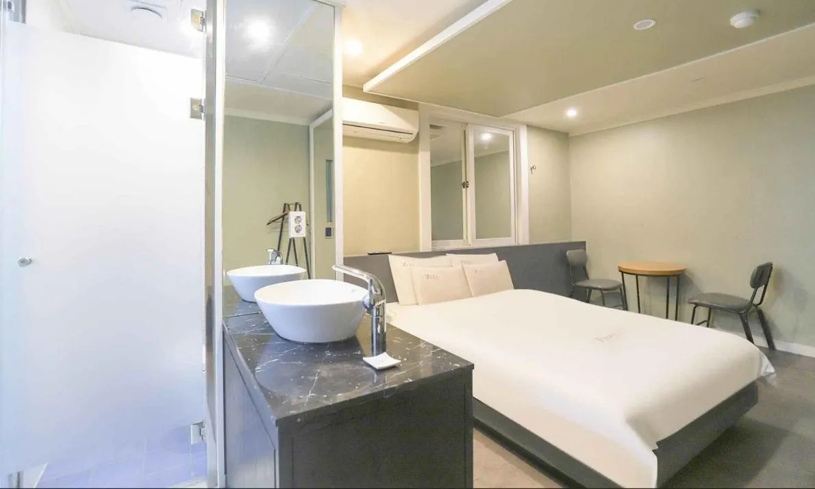 Bed in Gamdong Hotel