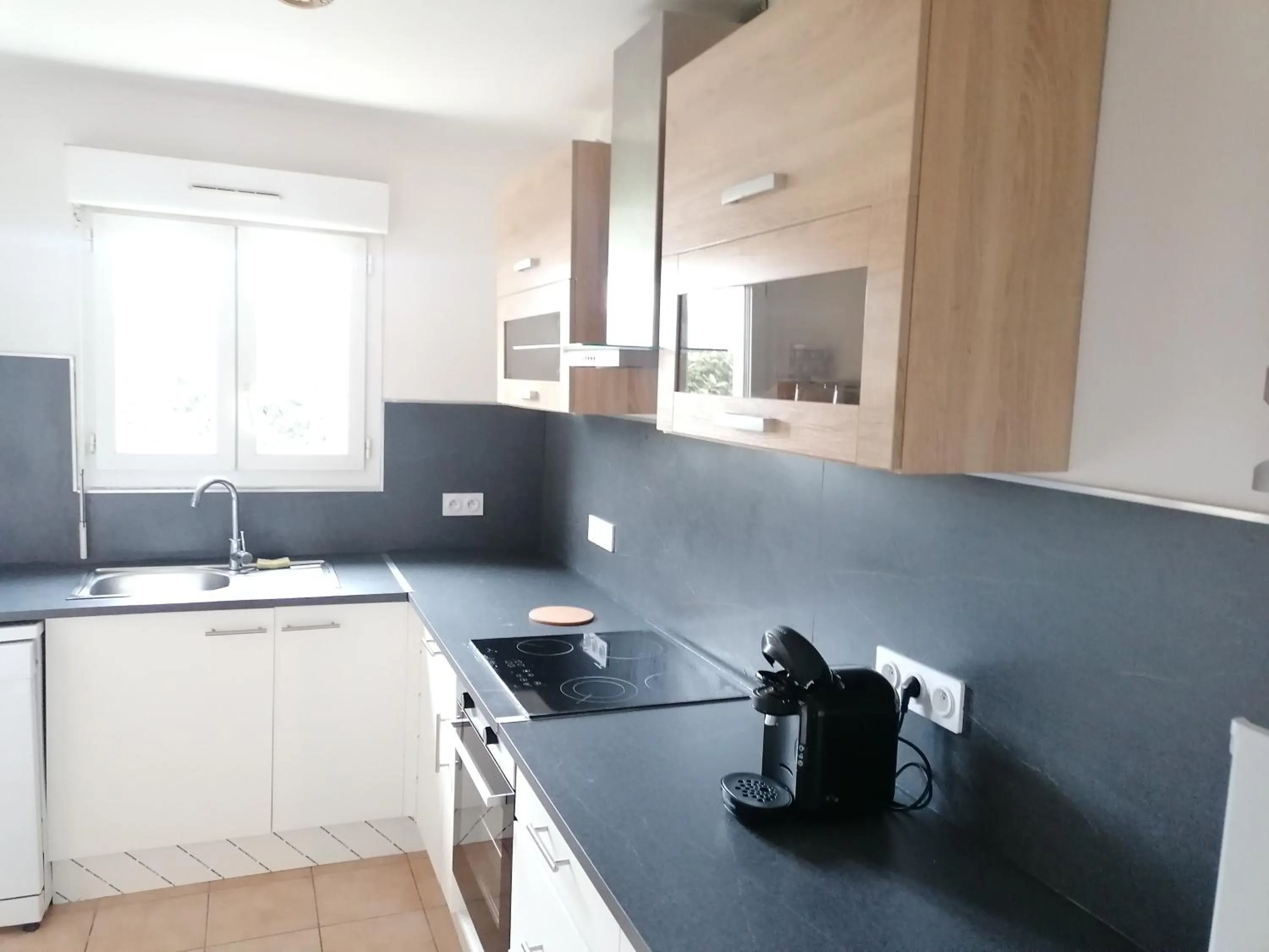 Kitchen or kitchenette in Hôtel Restaurant Platanes - KB HOTEL GROUP