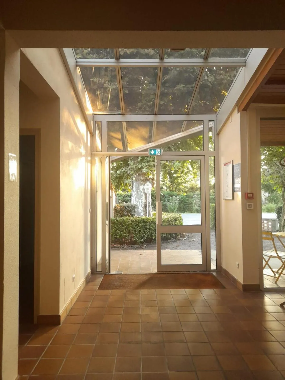 Lobby or reception in Hôtel Restaurant Platanes - KB HOTEL GROUP