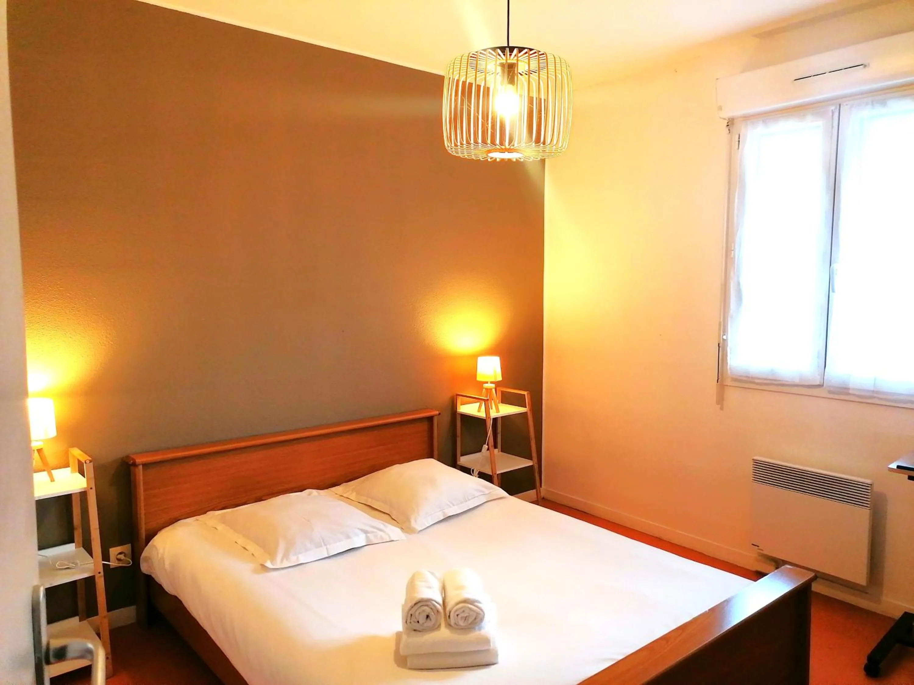 Bed in Hôtel Restaurant Platanes - KB HOTEL GROUP