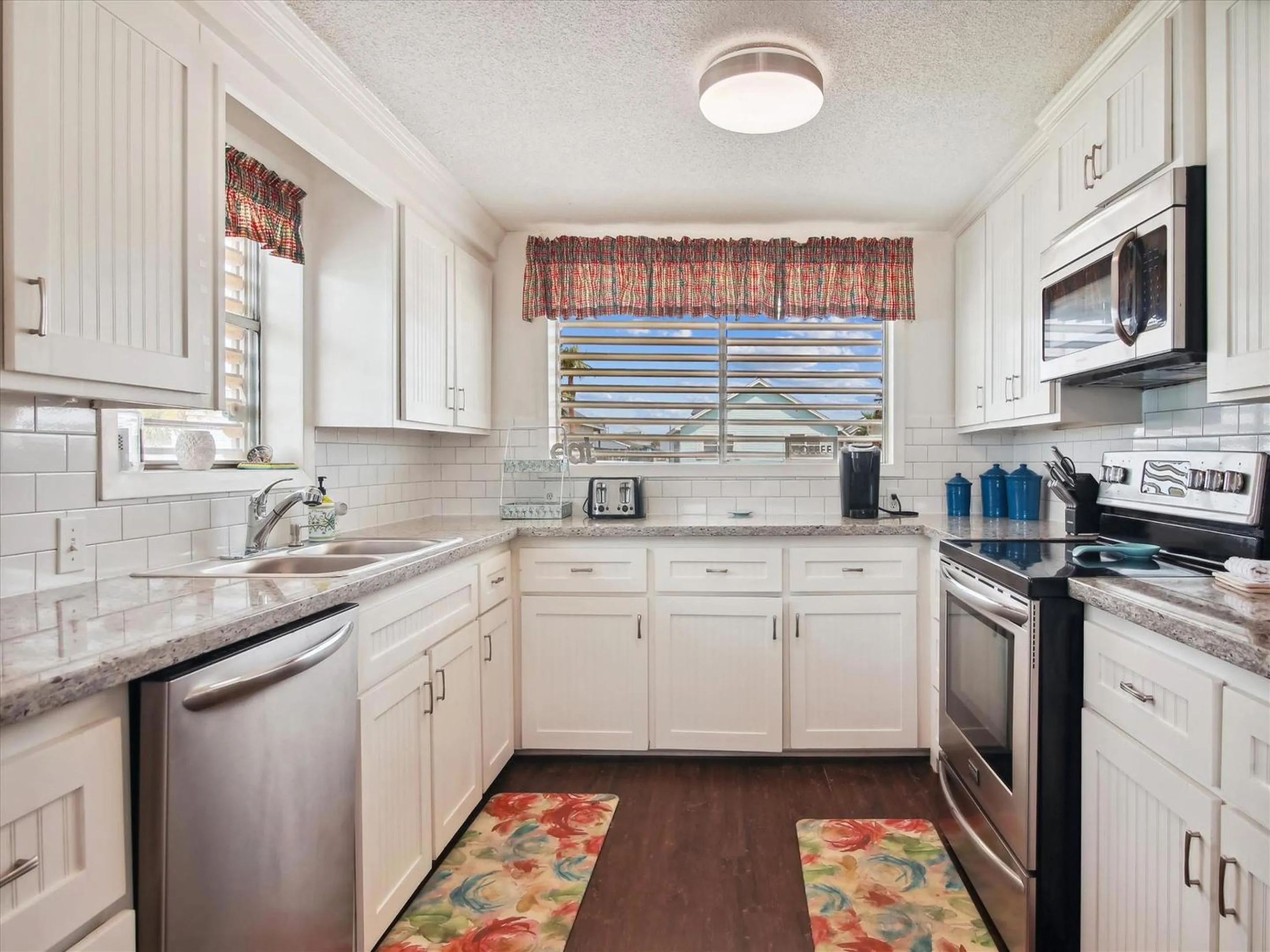 Property building in Casa Hermosa