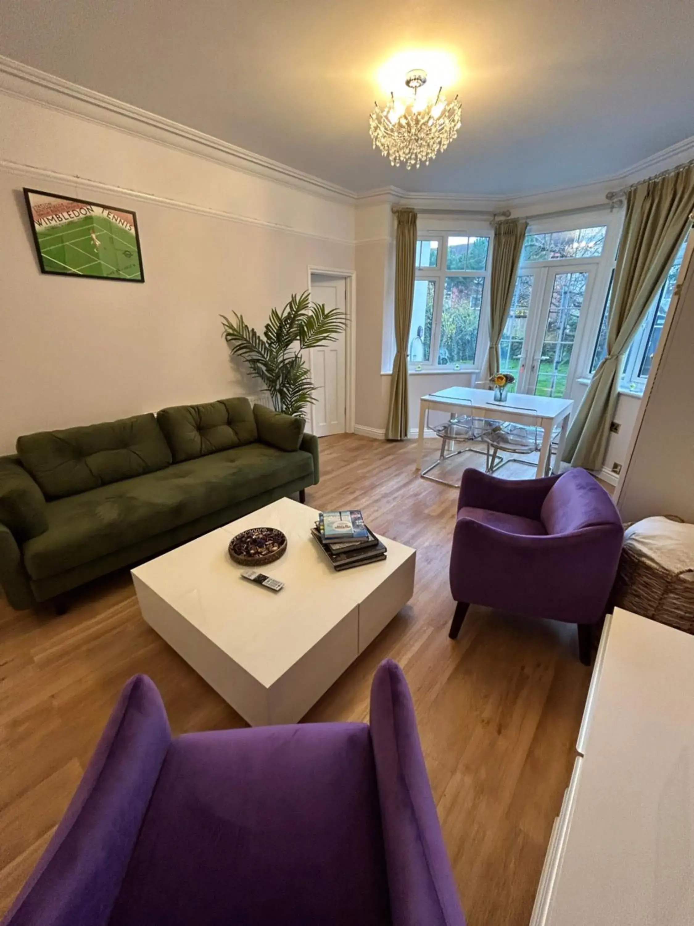 One-Bedroom Apartment in Wimbledon Town Centre Garden Apartment with private parking - Sleeps 5 One-Bedroom Apartment in Wimbledon Town Centre Garden Apartment with private parking - Sleeps 5