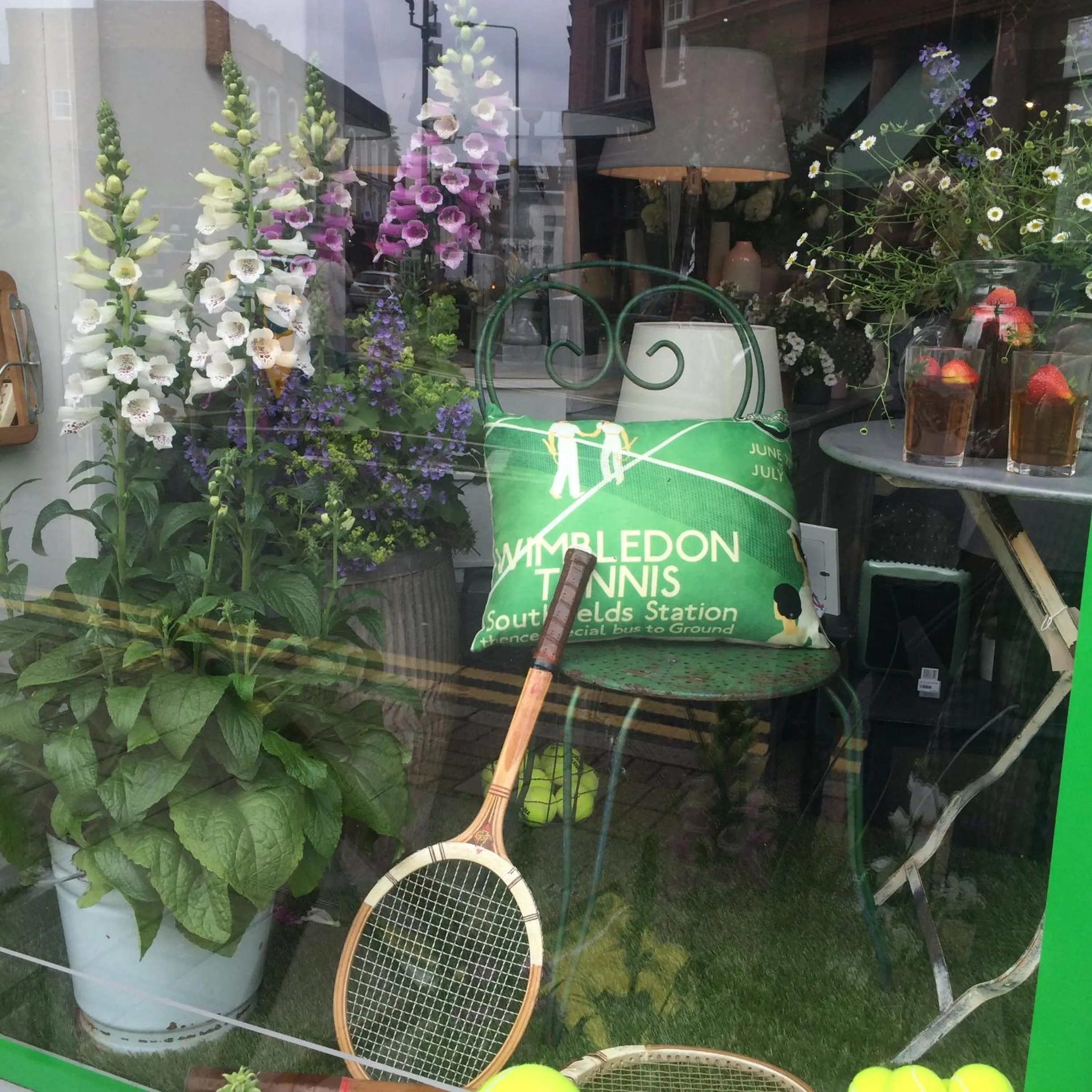 Neighbourhood in Lovely garden apartment in Wimbledon Town Centre with private parking by Wimbledon Holiday Lets