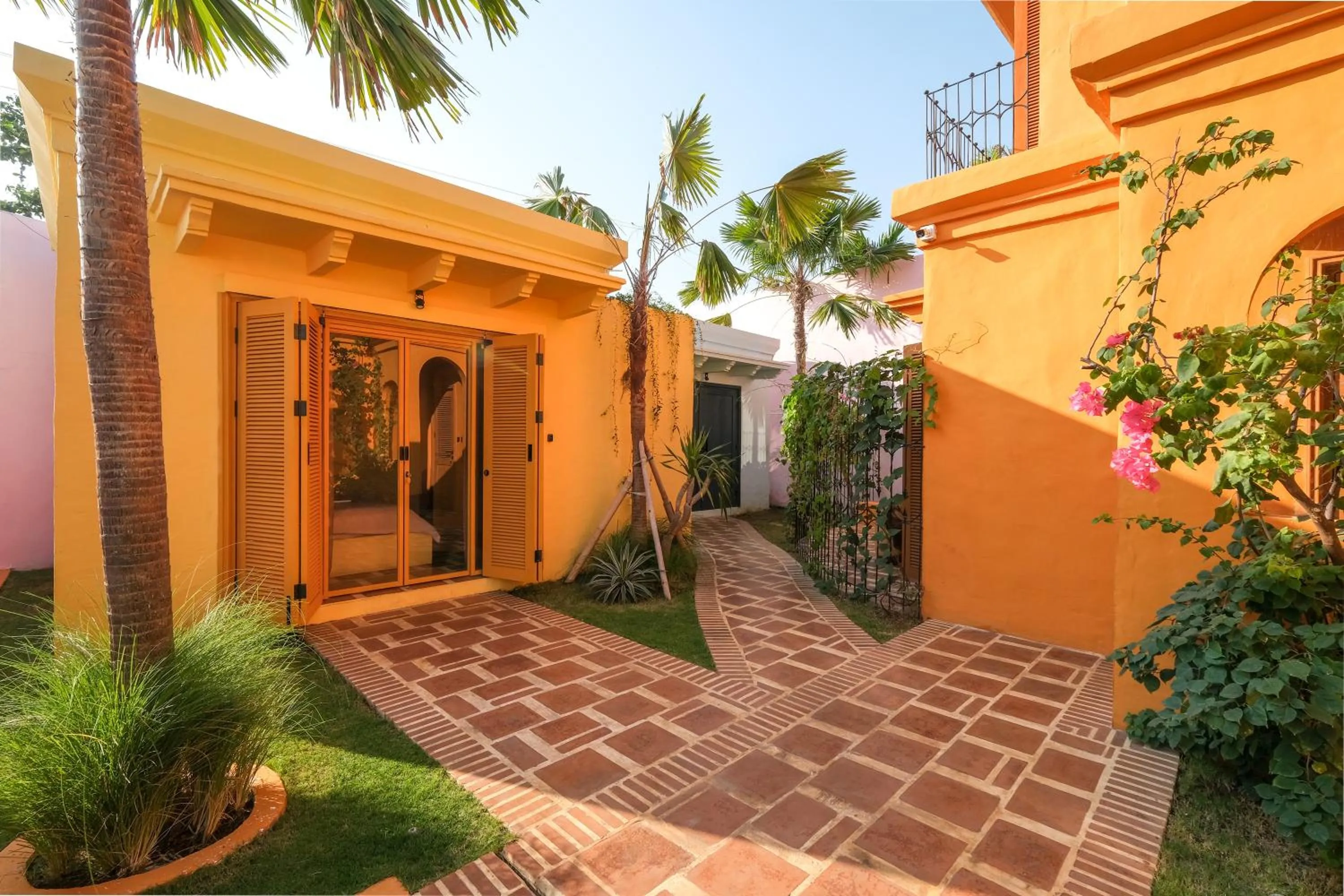 Property building in El Barrio Boutique Hotel & Bar