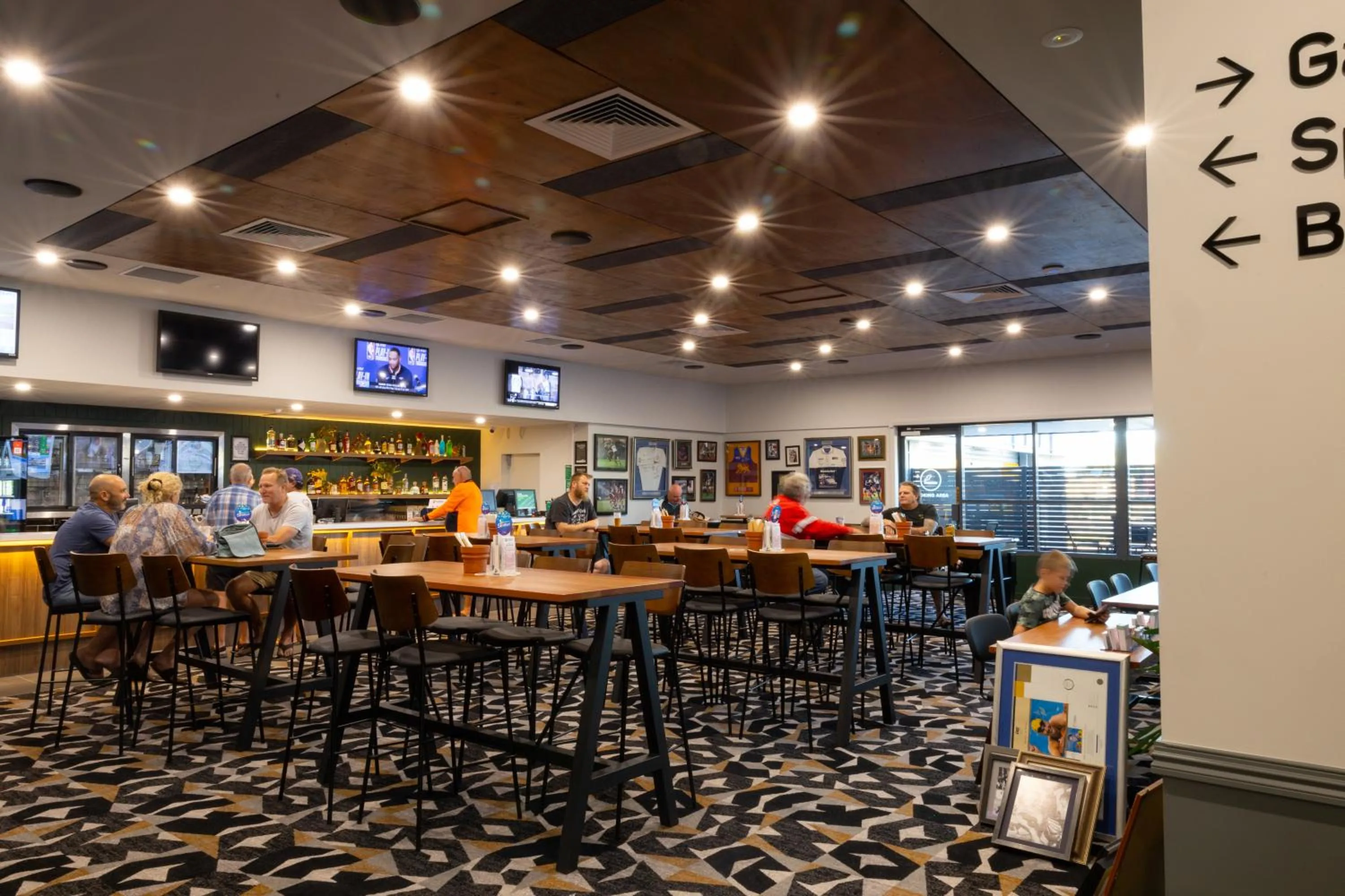 Restaurant/places to eat in The Club Hotel