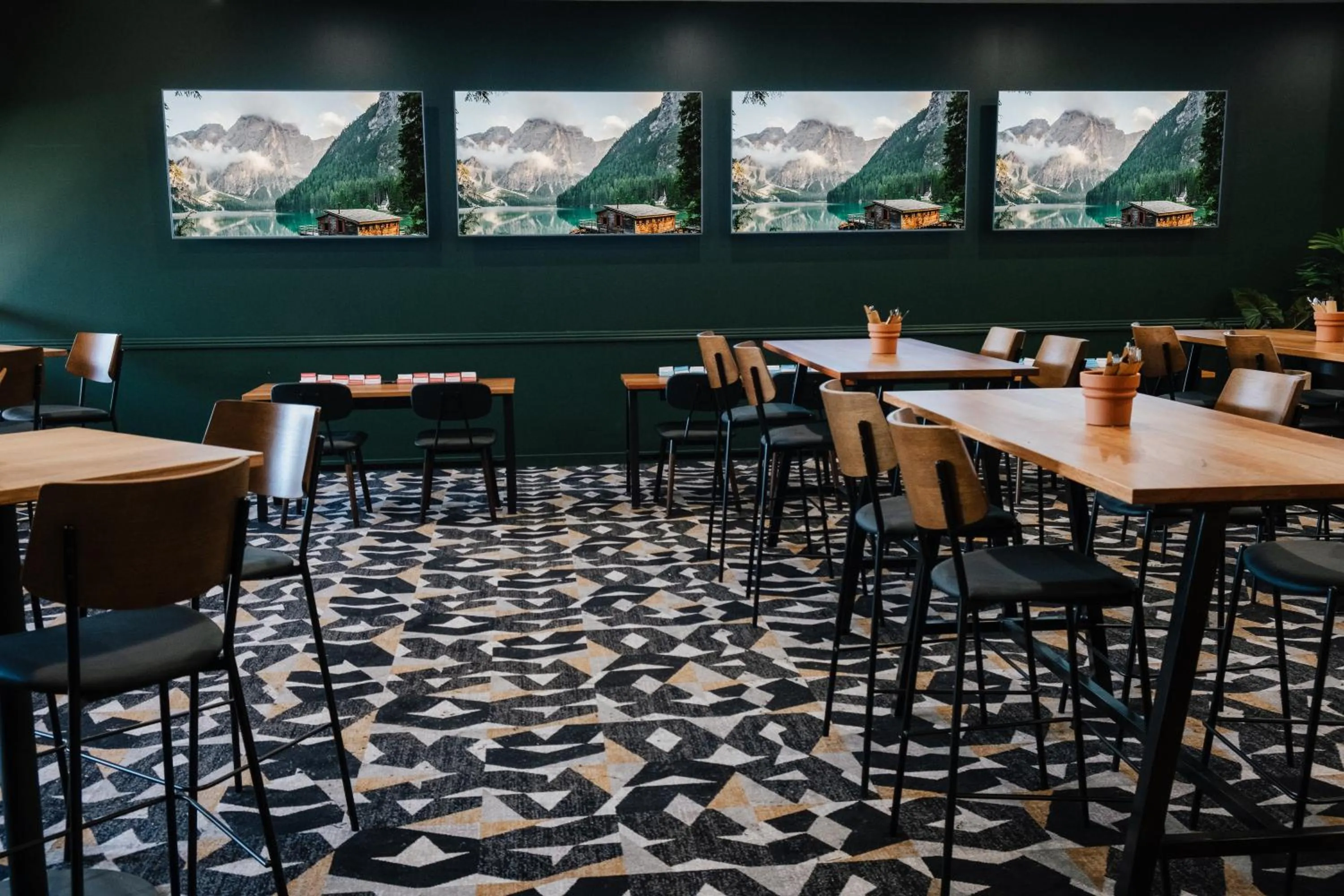 Restaurant/places to eat in The Club Hotel