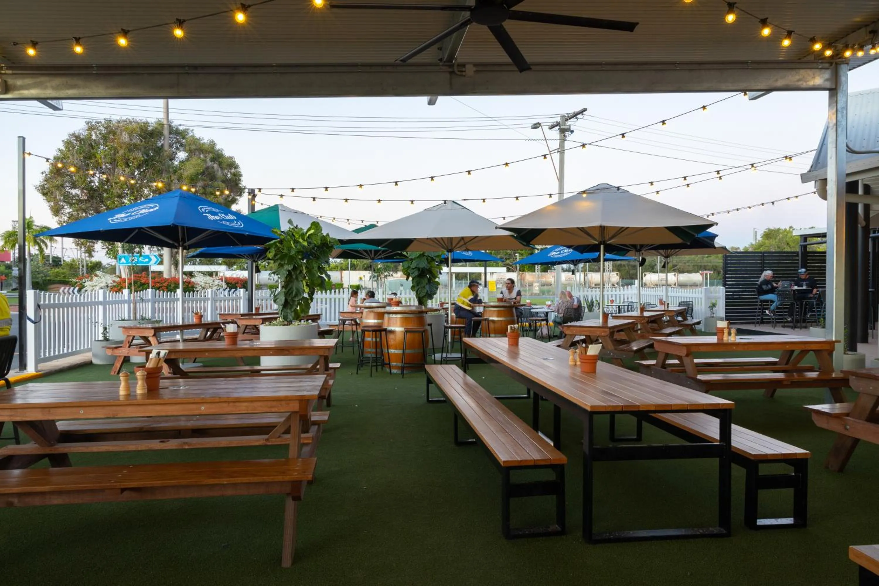 Restaurant/places to eat in The Club Hotel