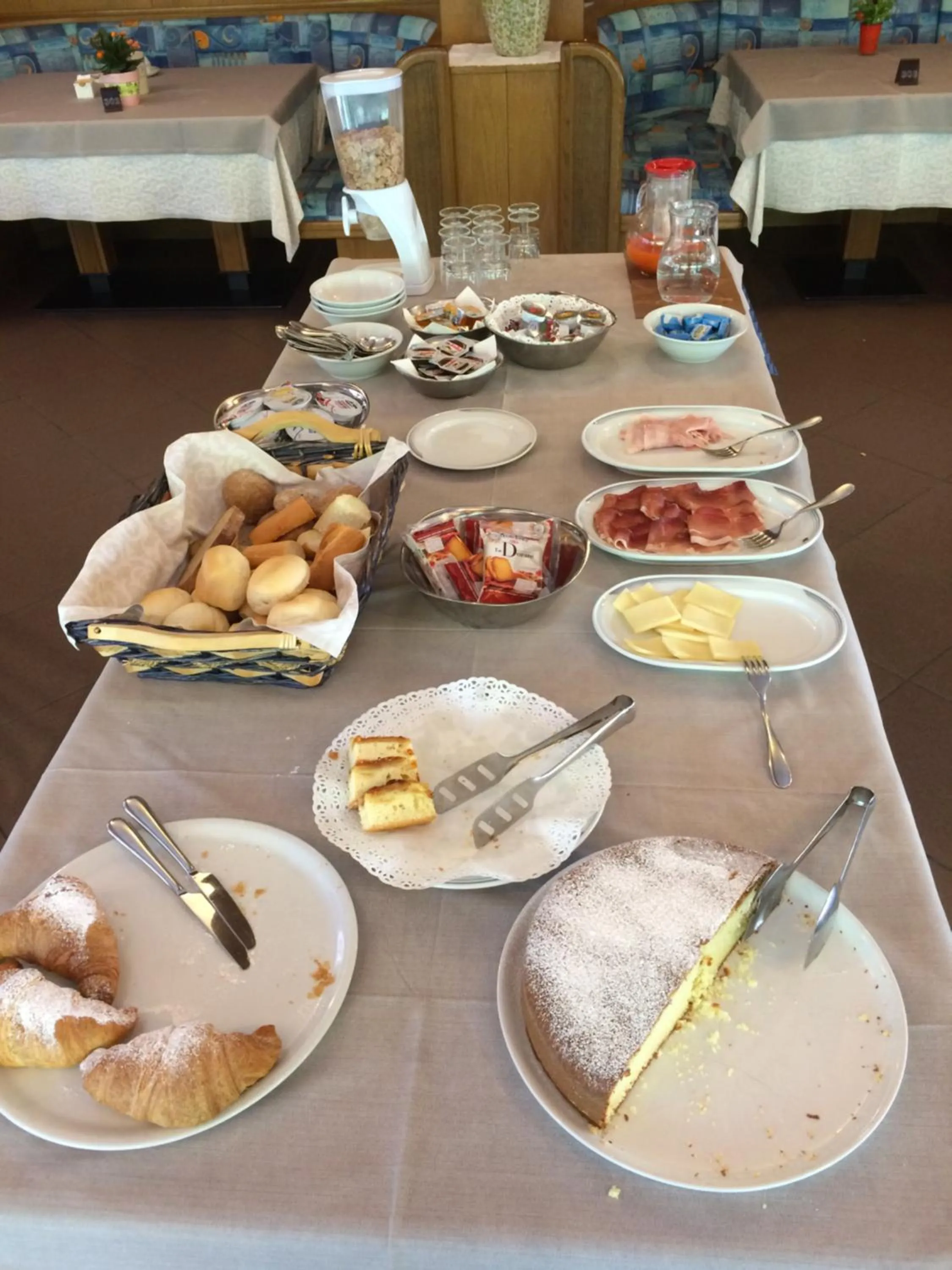 Buffet breakfast in Hotel Europa Cembra