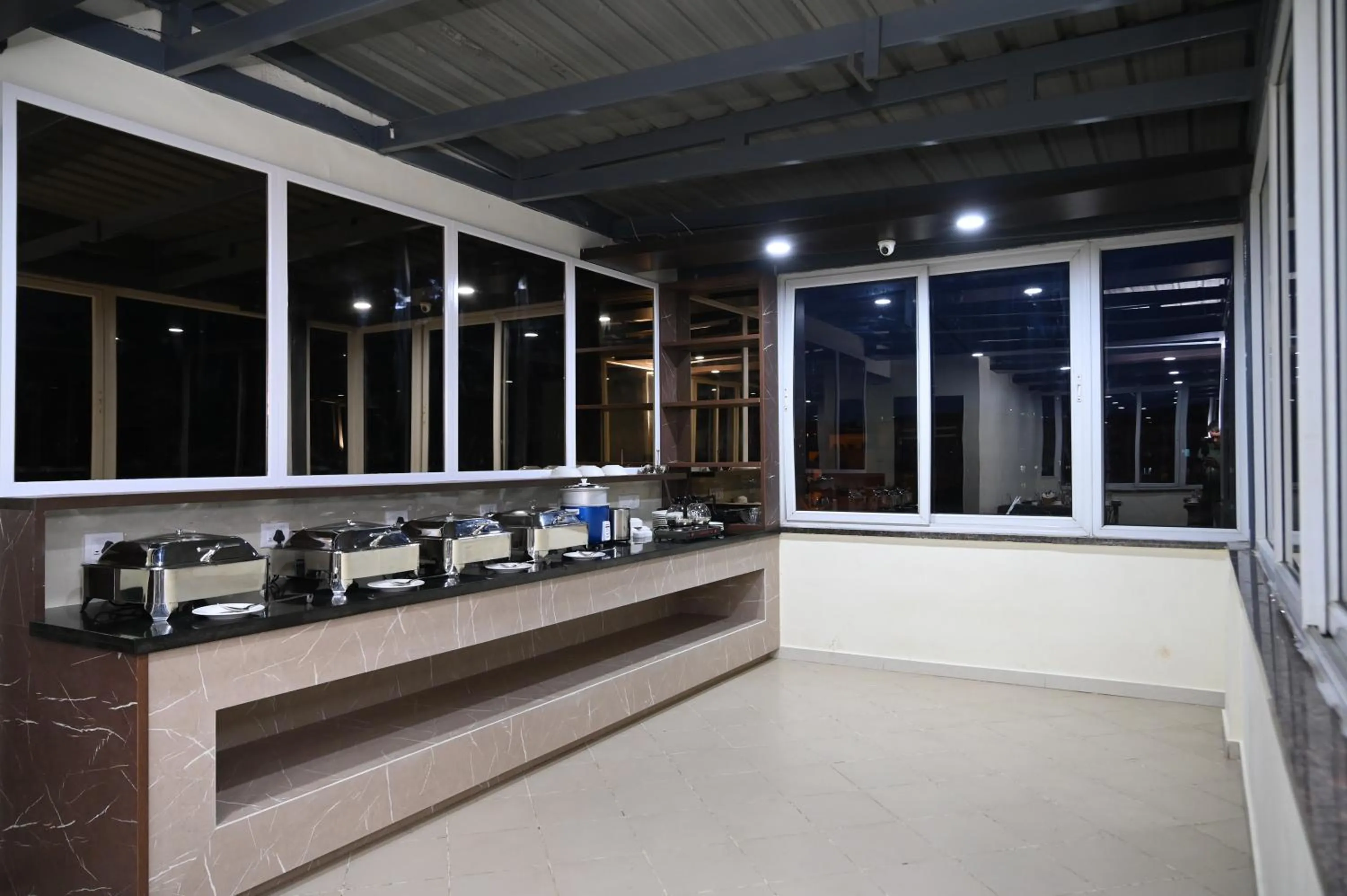 Restaurant/places to eat in RAJKIYAM - A Business Hotel