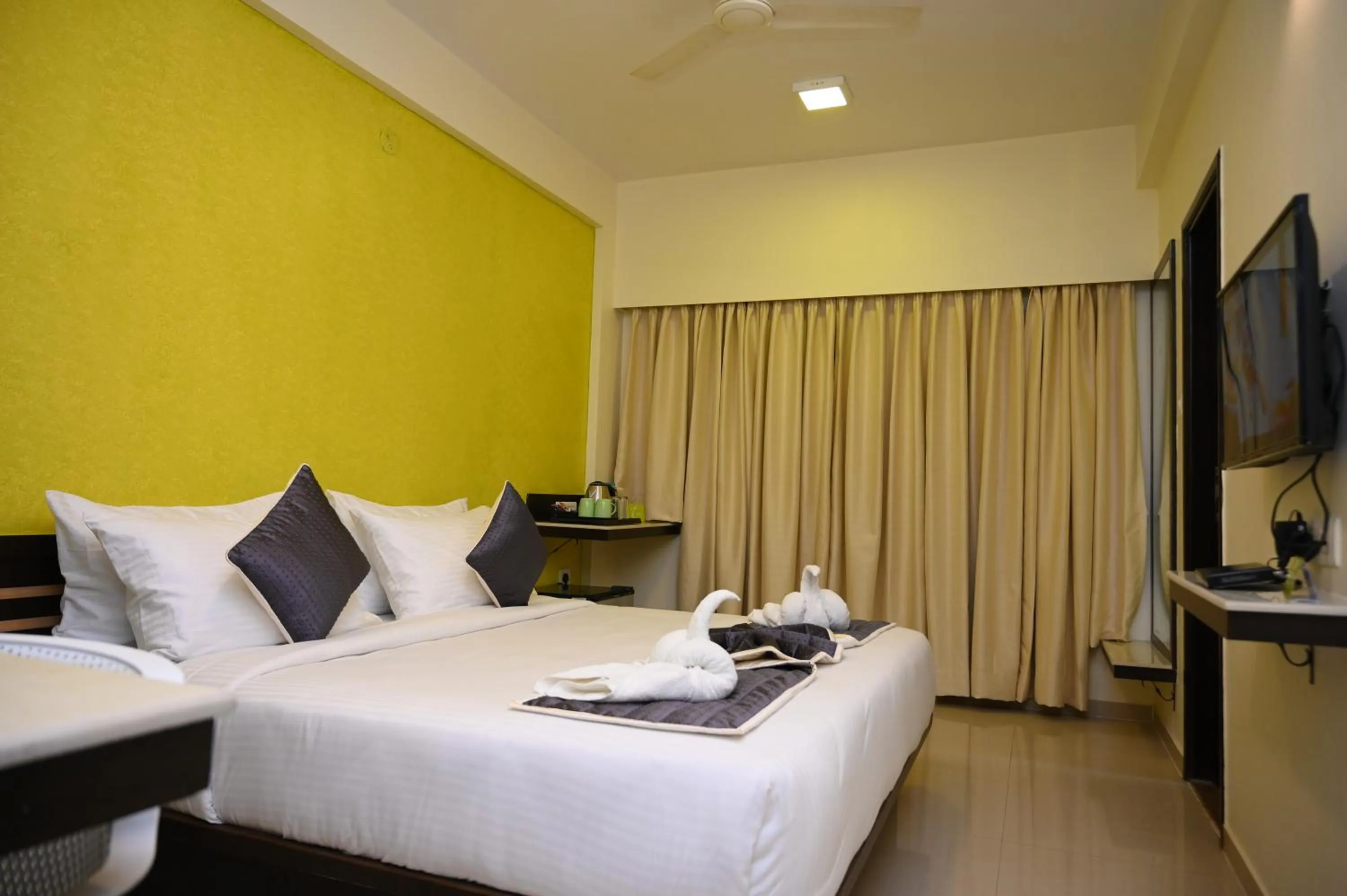 Bedroom, Bed in RAJKIYAM - A Business Hotel