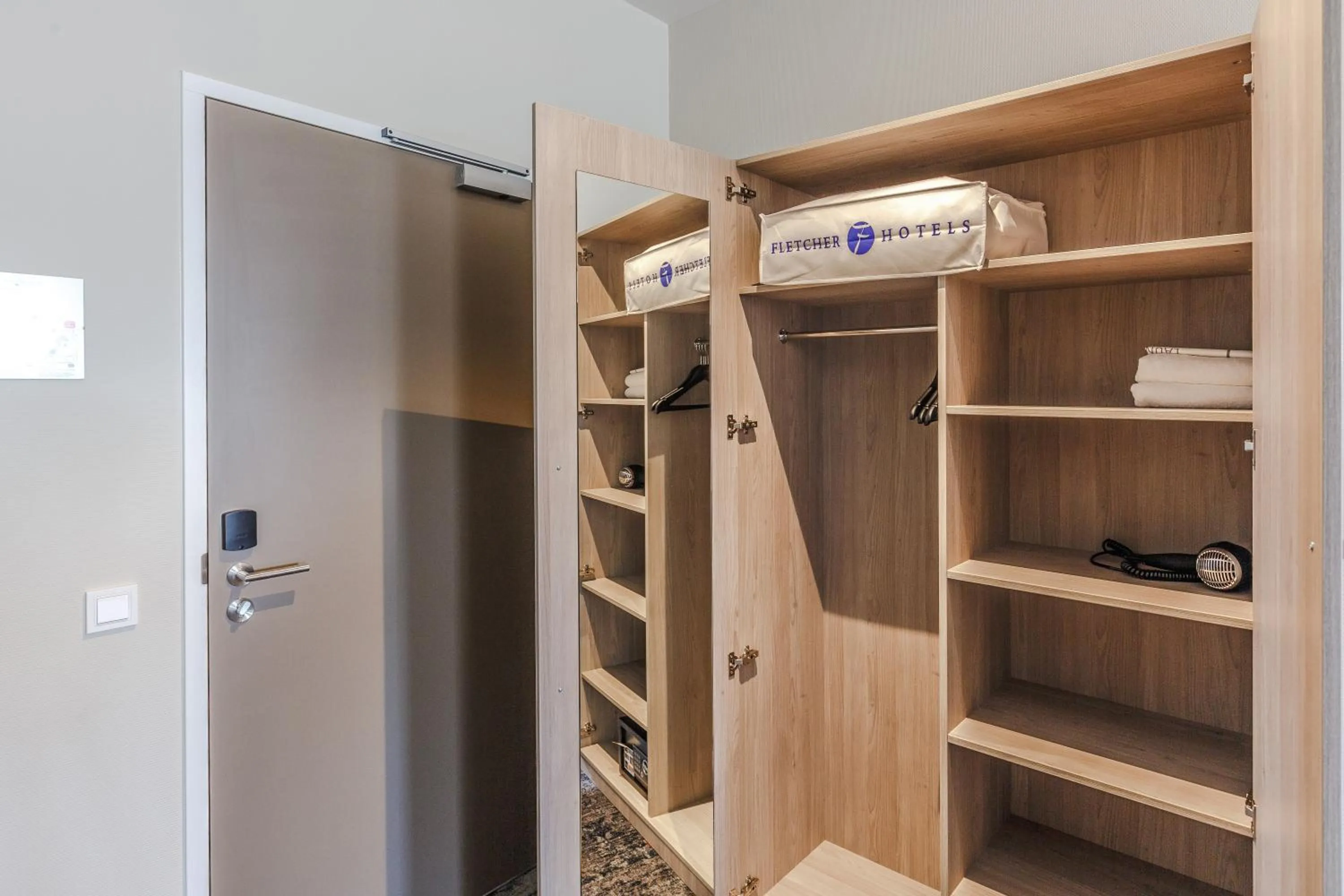wardrobe in Fletcher Hotel Paleis Stadhouderlijk Hof