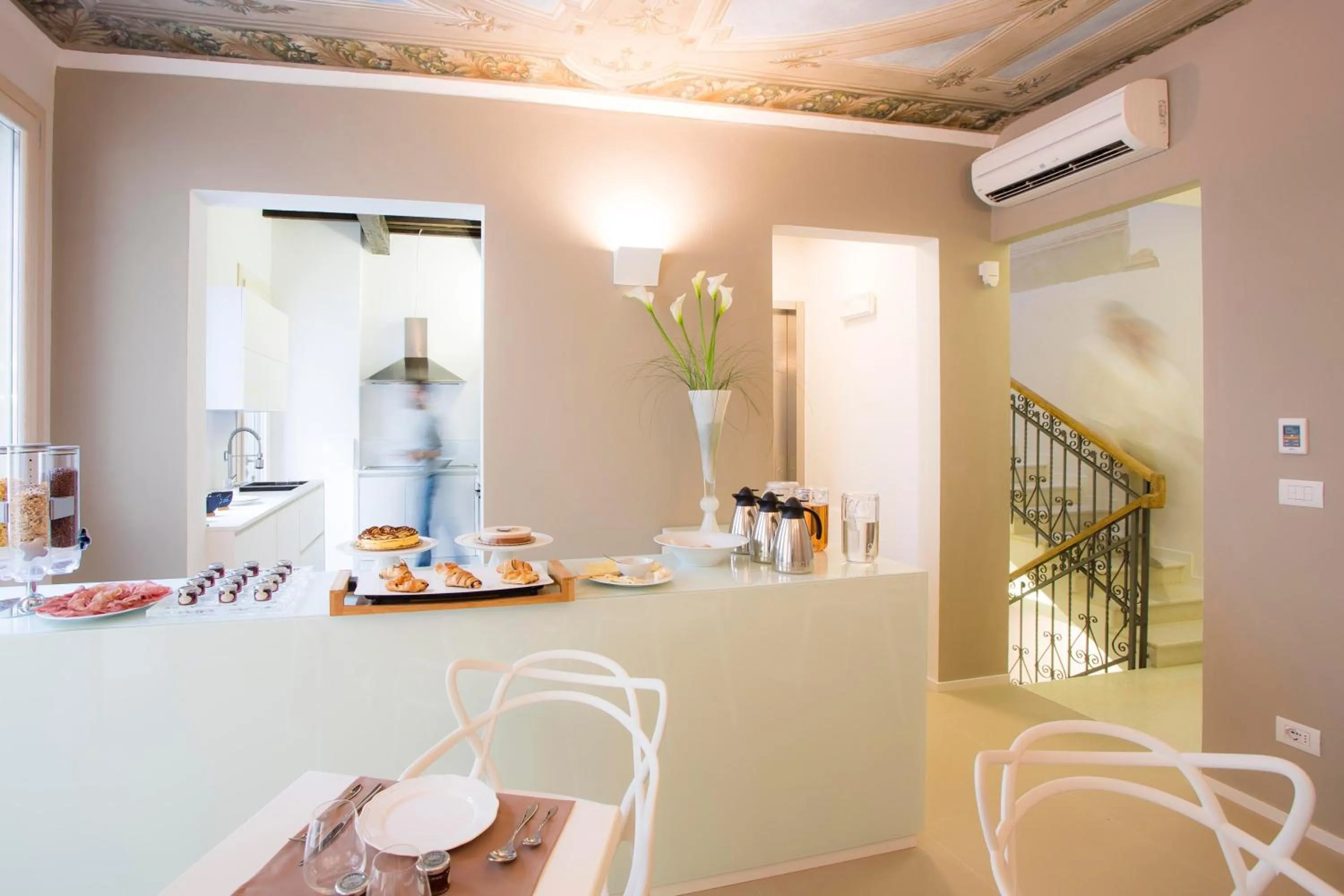 Restaurant/places to eat in Borgoleoni 18 - Room and Breakfast