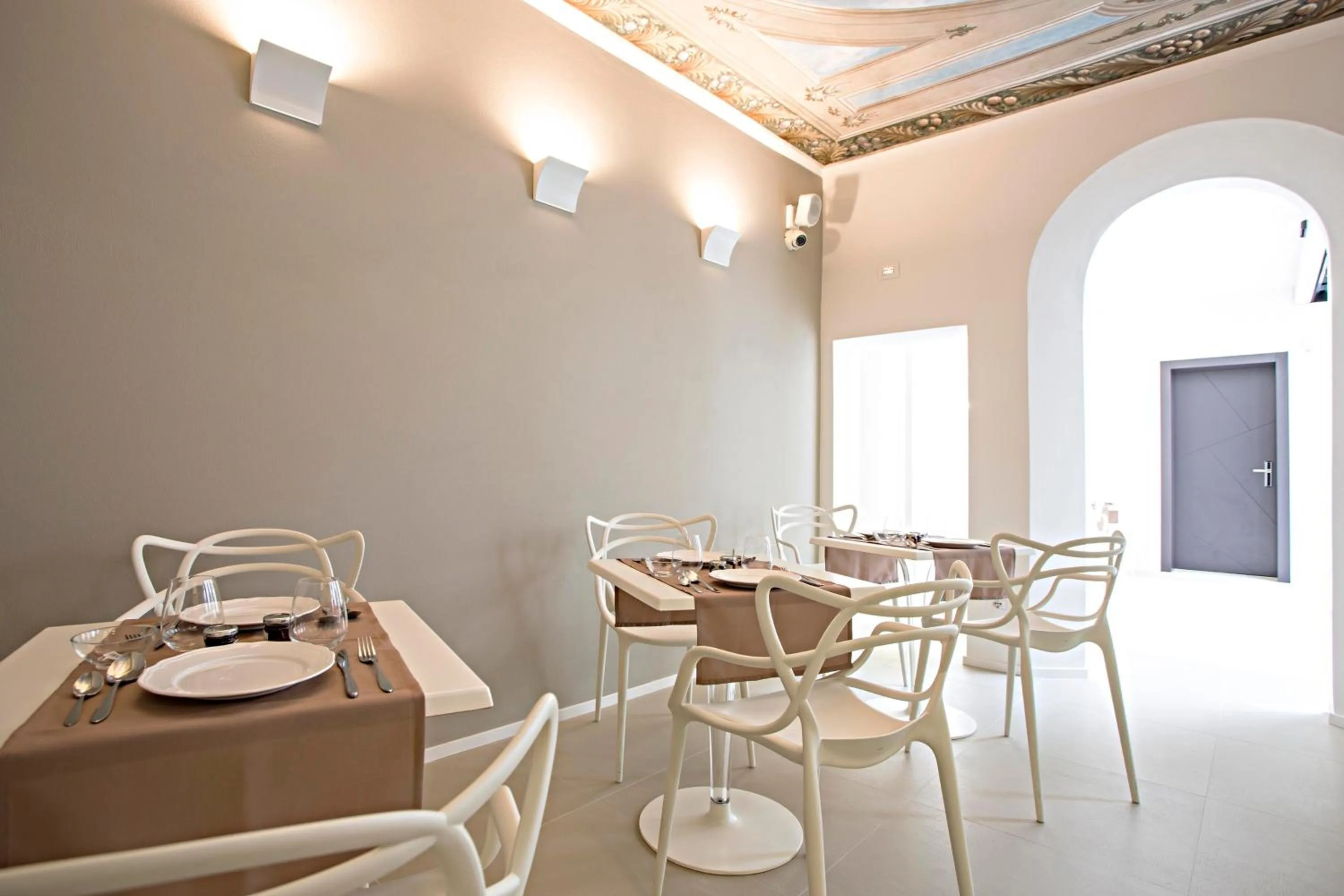 Restaurant/places to eat in Borgoleoni 18 - Room and Breakfast