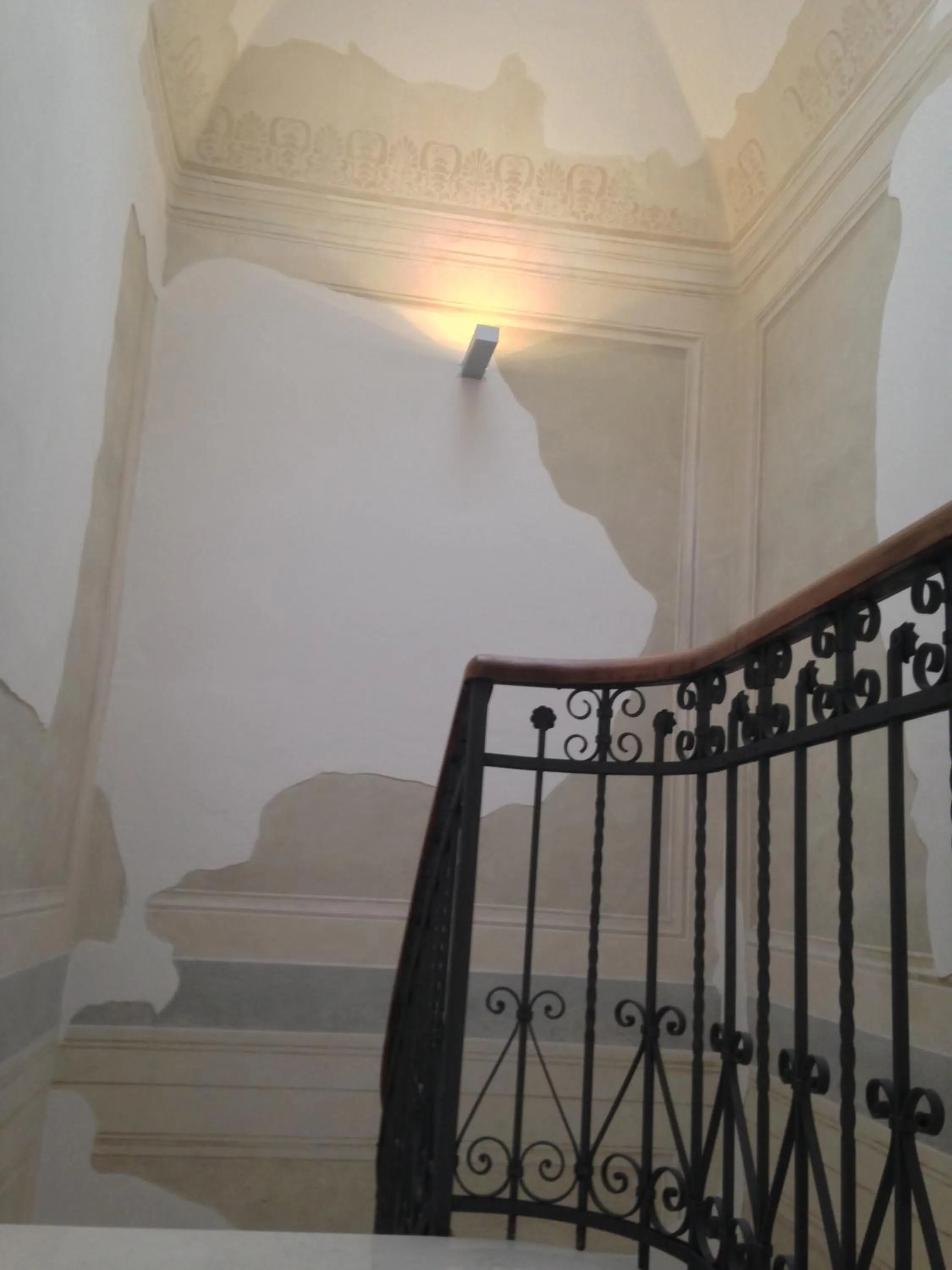 Decorative detail in Borgoleoni 18 - Room and Breakfast