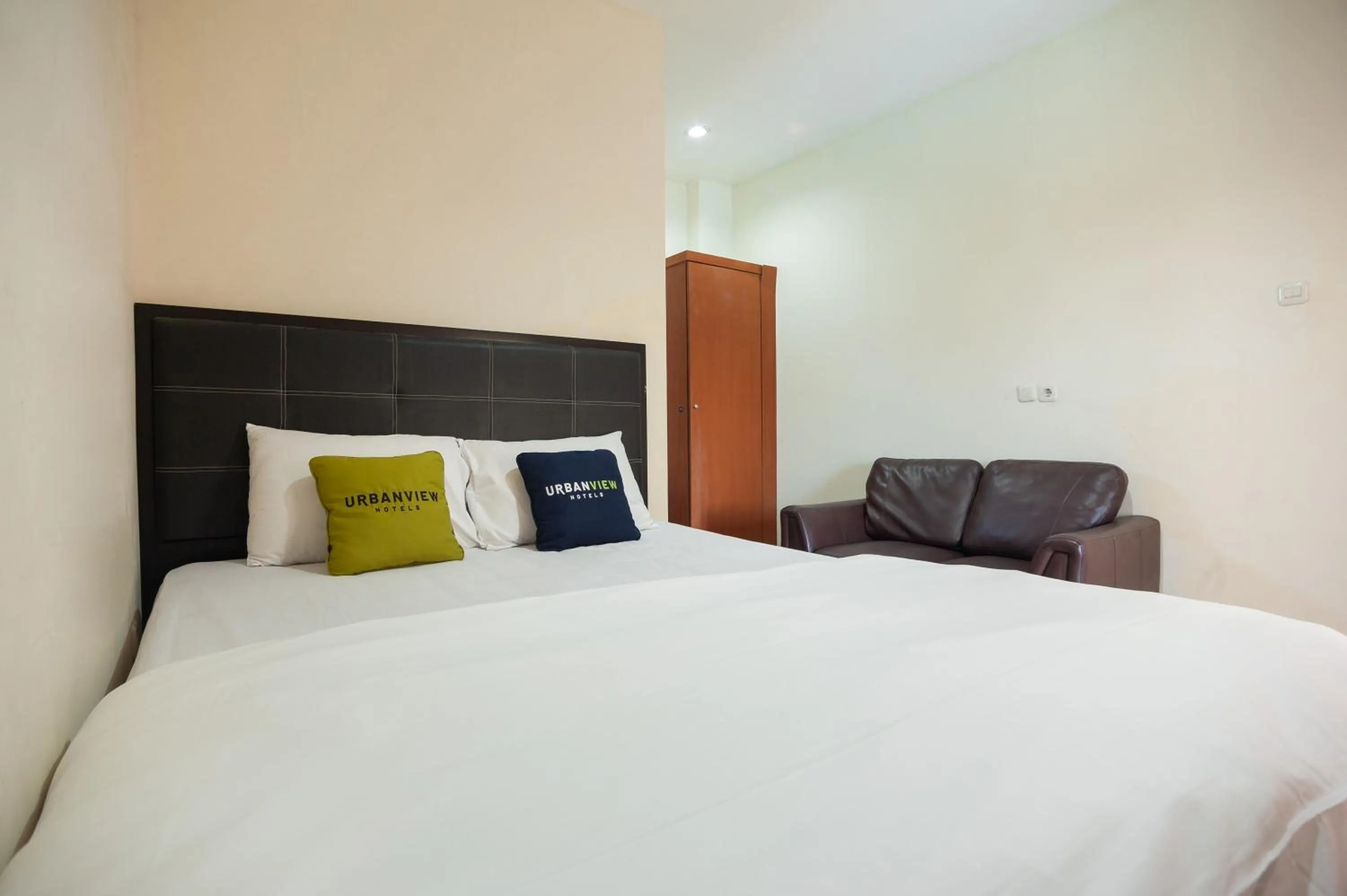 Bed in Urbanview Hotel Syariah Villa SM Cisarua Puncak by RedDoorz