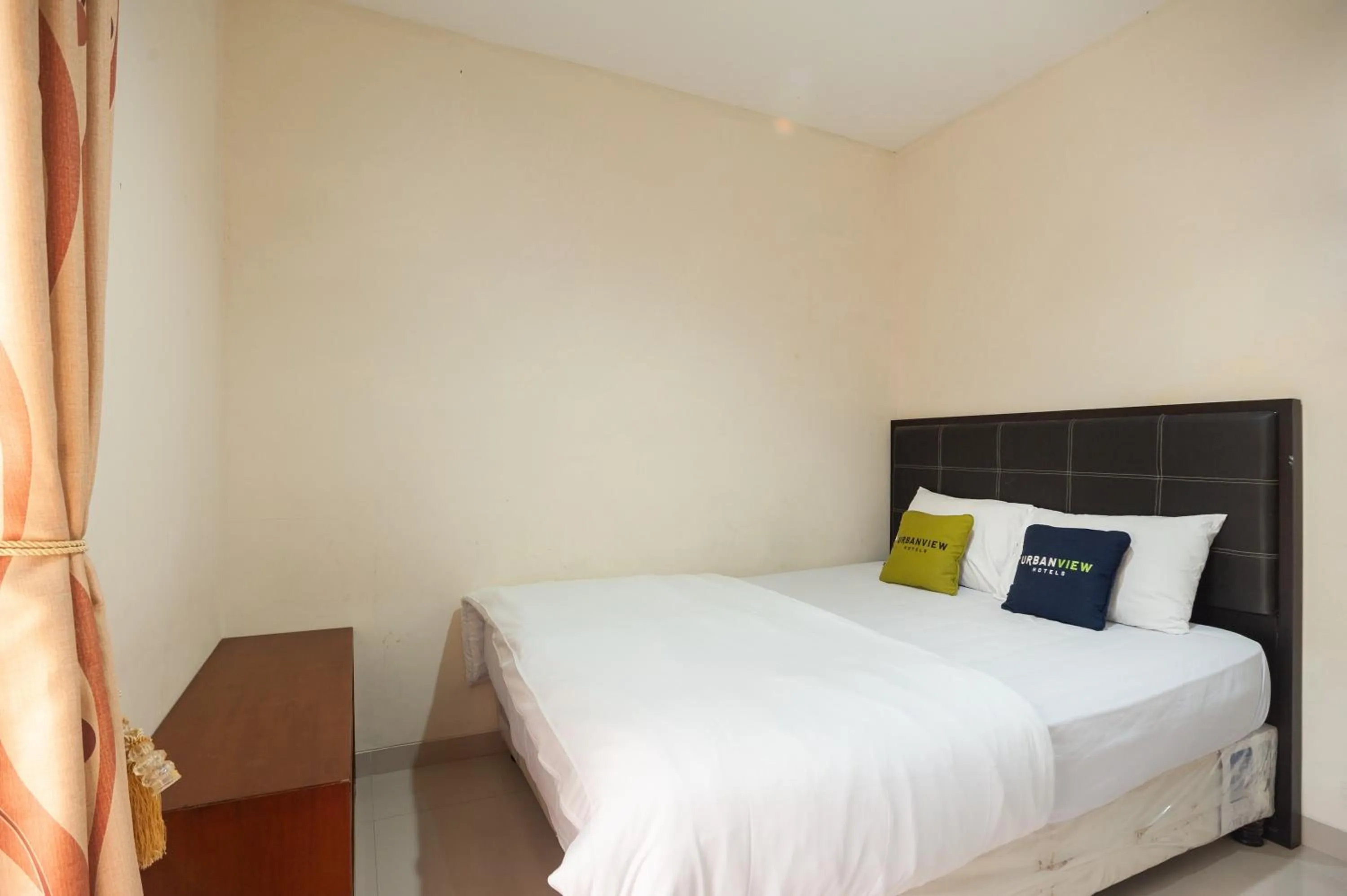 Bed in Urbanview Hotel Syariah Villa SM Cisarua Puncak by RedDoorz