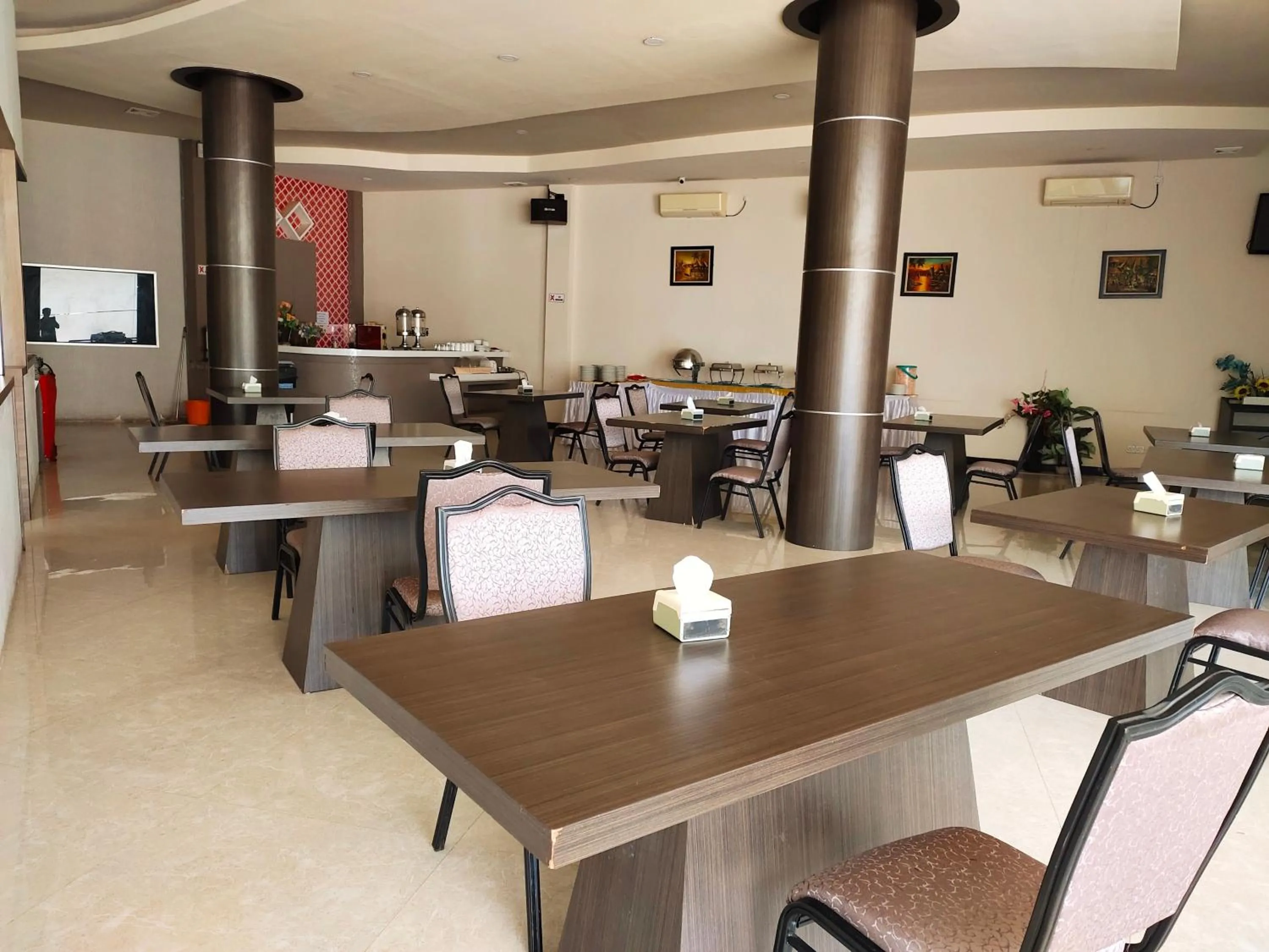 Restaurant/places to eat in OS Hotel Tanjung Uncang