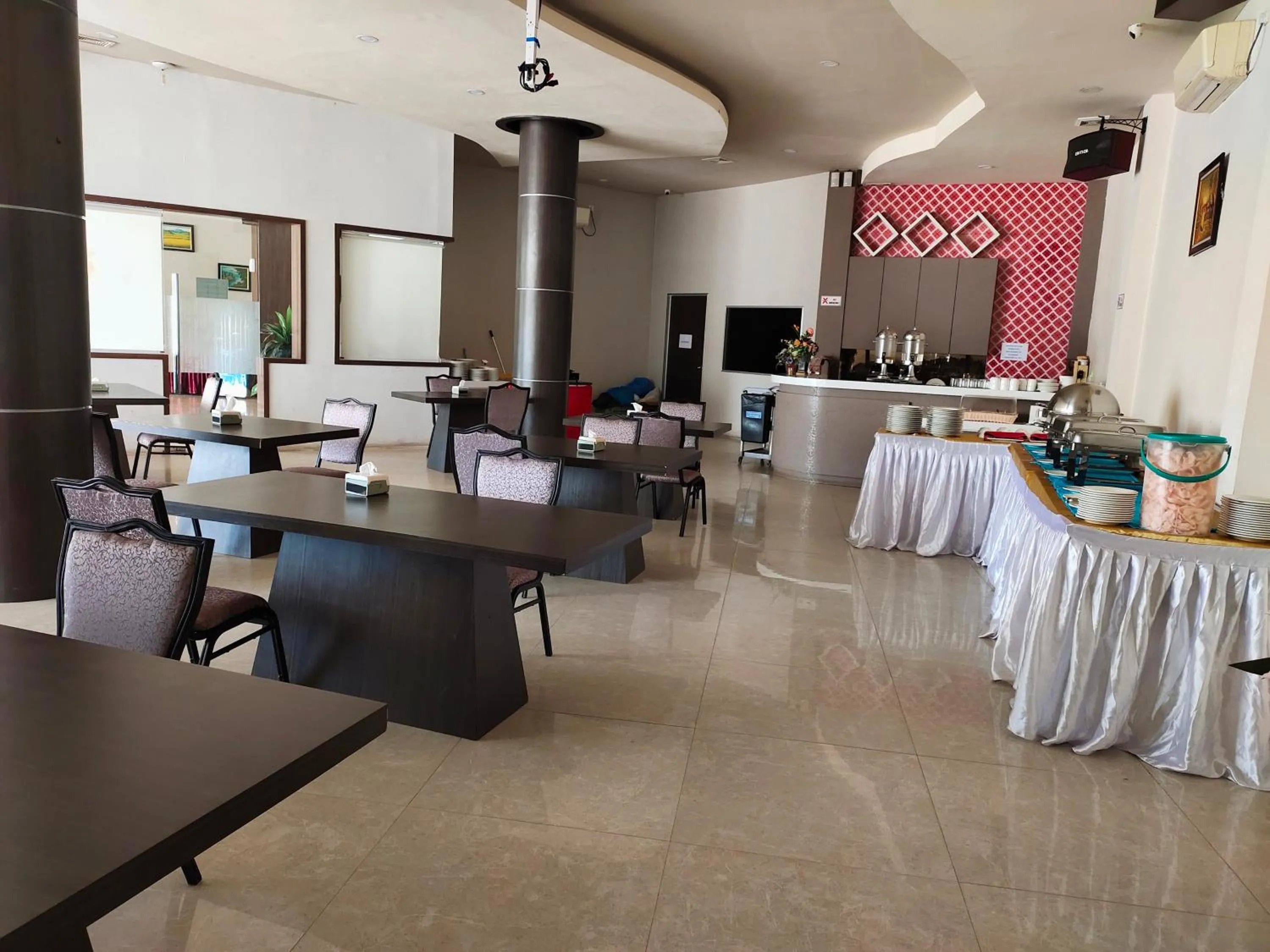 Restaurant/places to eat in OS Hotel Tanjung Uncang