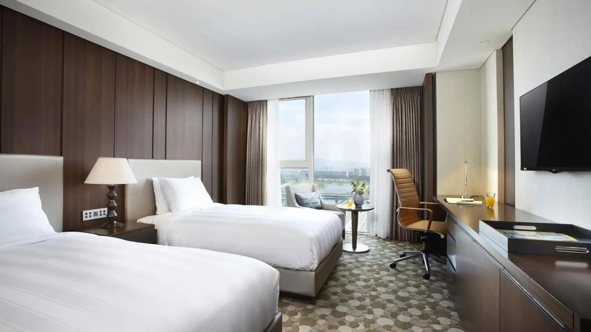 Bed in LOTTE CITY HOTEL Daejeon