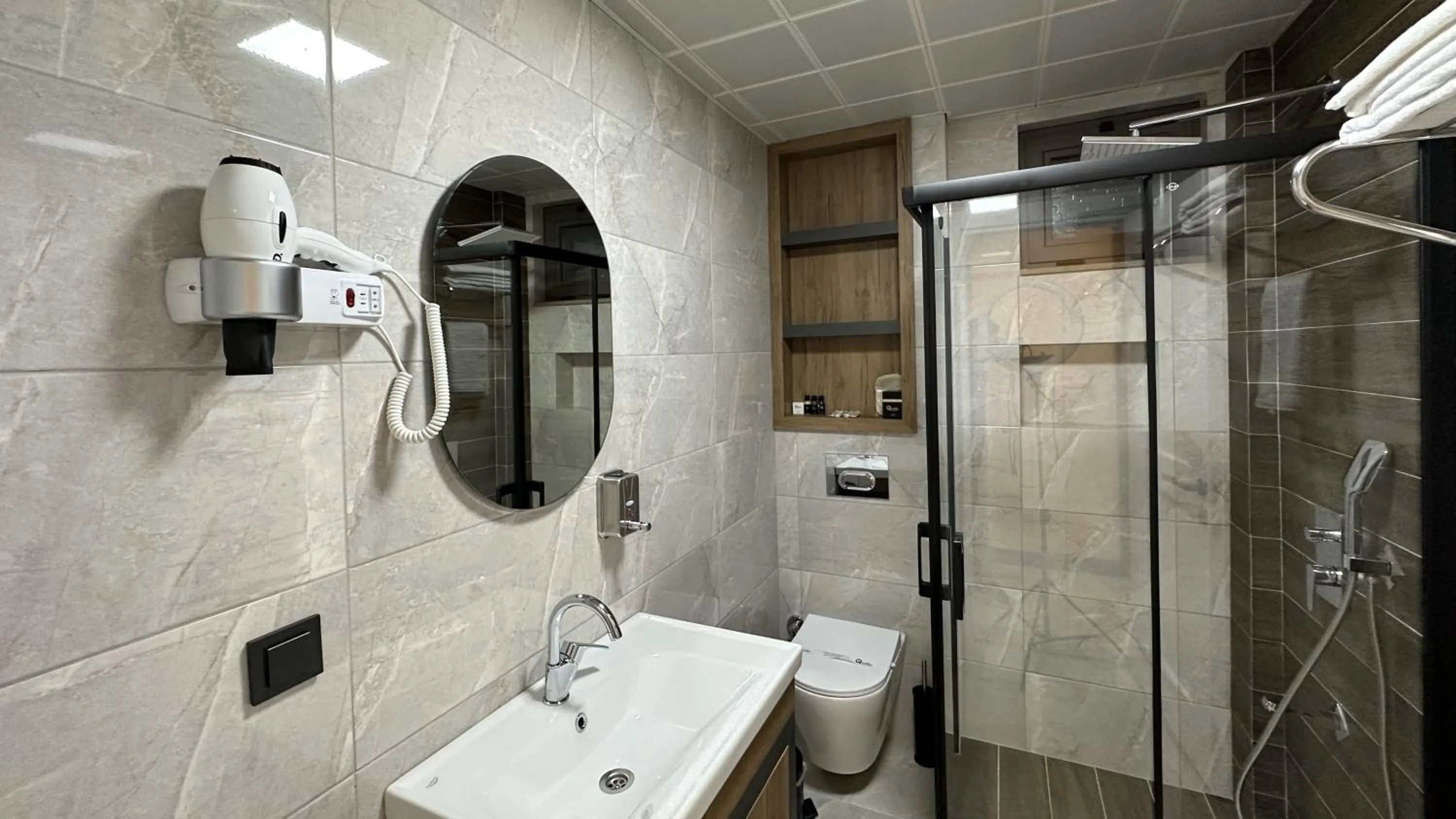 Shower in Quality Gold Suite Hotel