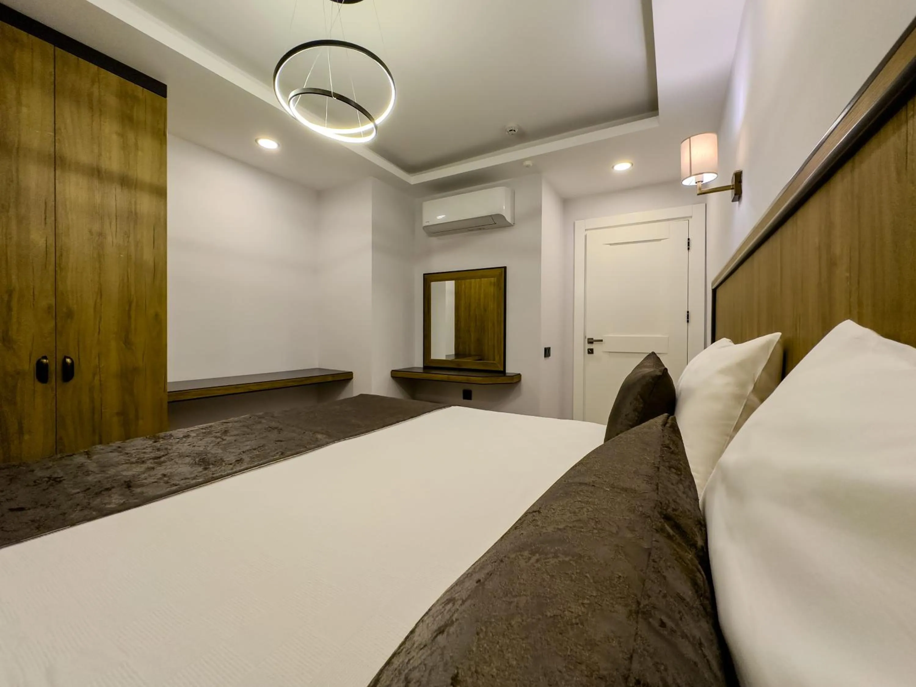 Bedroom, Bed in Quality Gold Suite Hotel