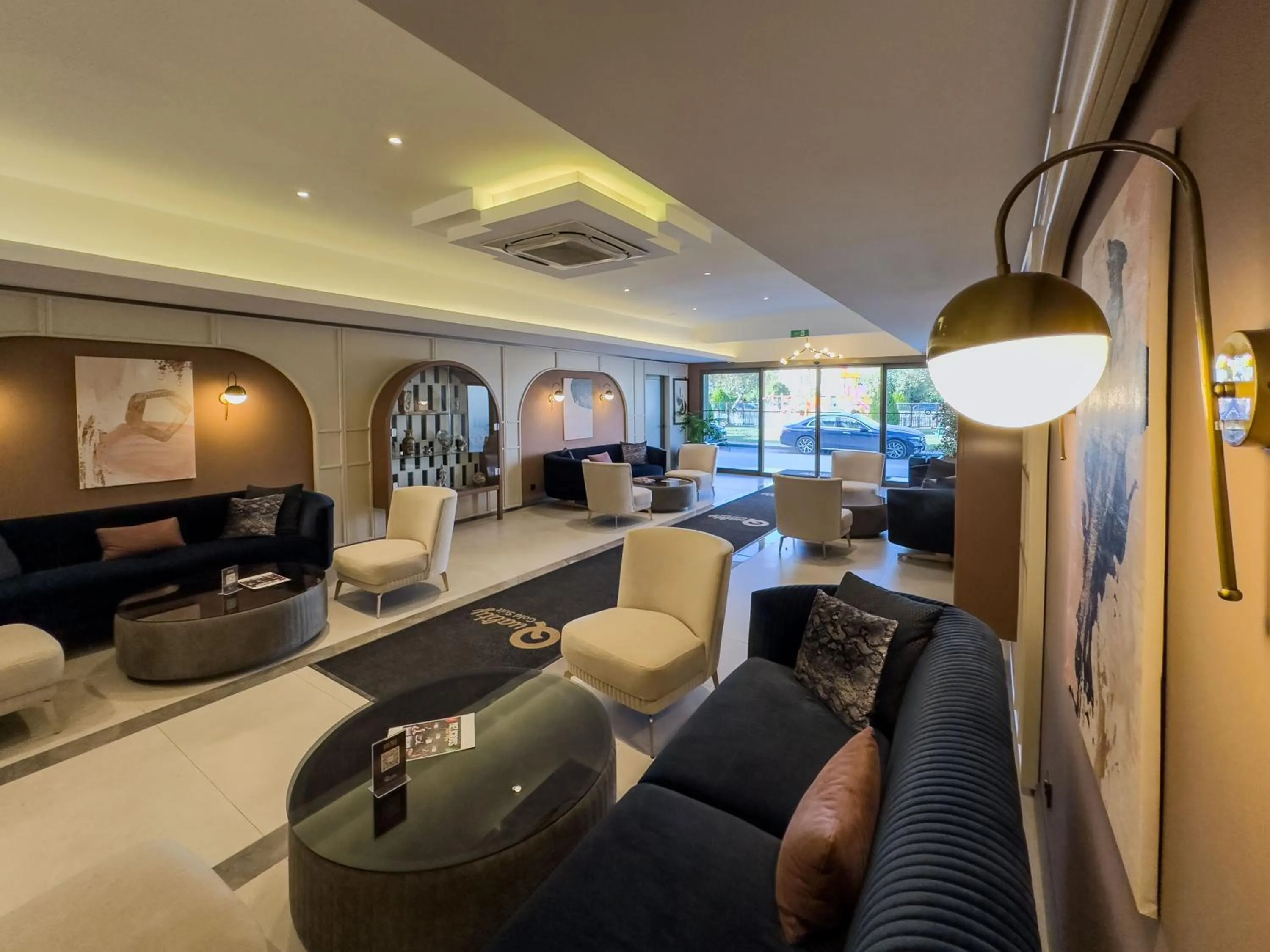 Lobby or reception in Quality Gold Suite Hotel