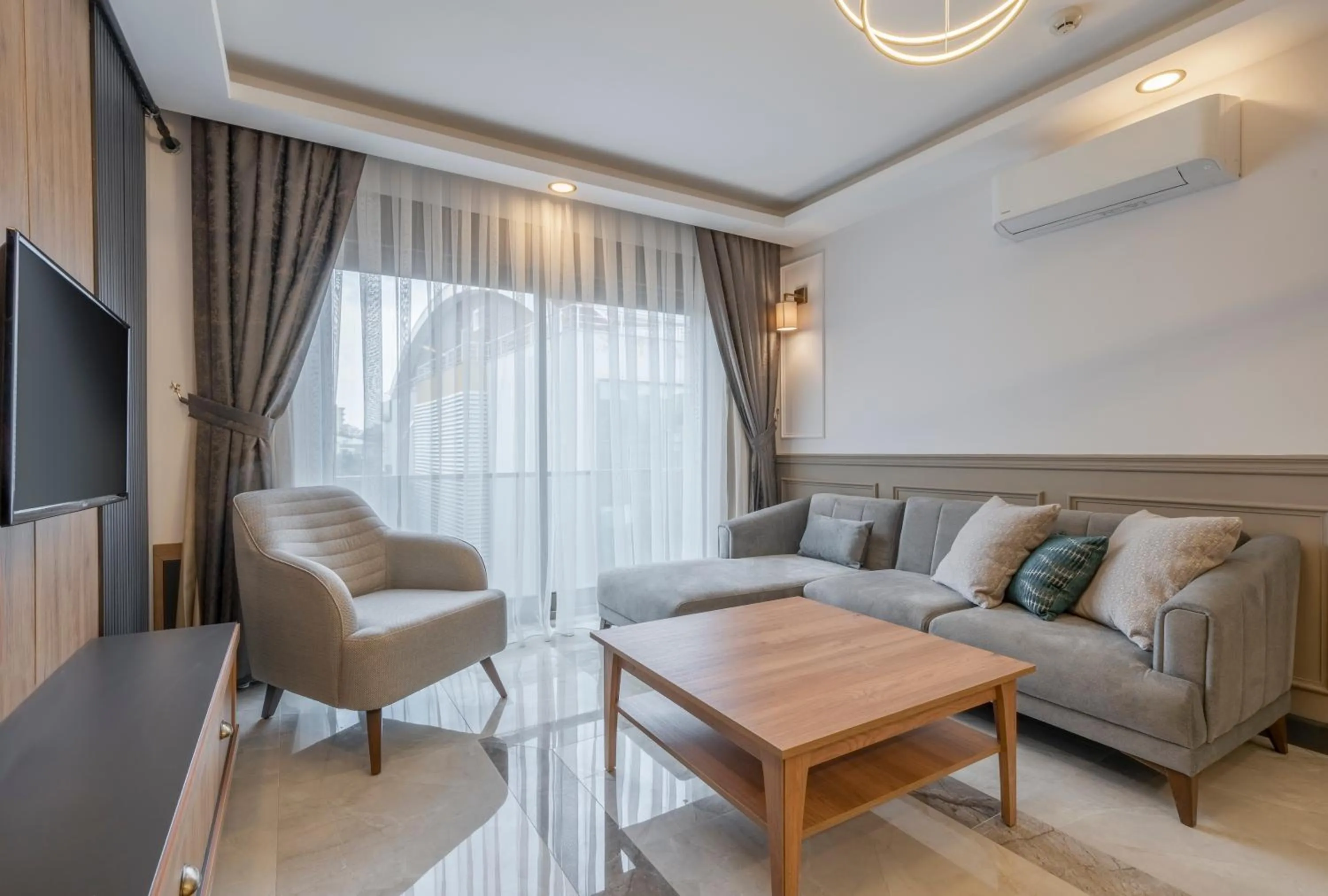 Communal lounge/ TV room in Quality Gold Suite Hotel