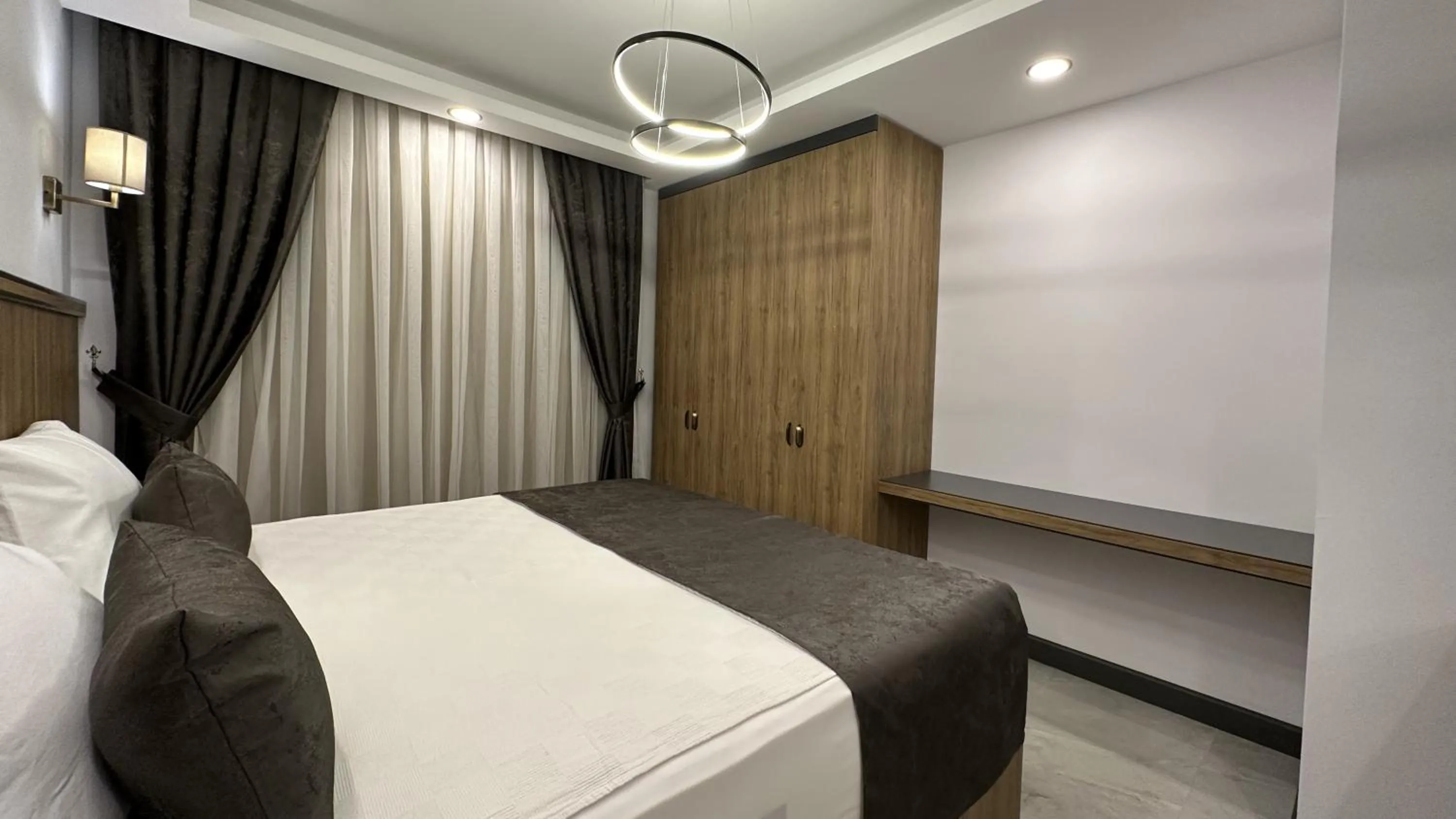 Bed in Quality Gold Suite Hotel