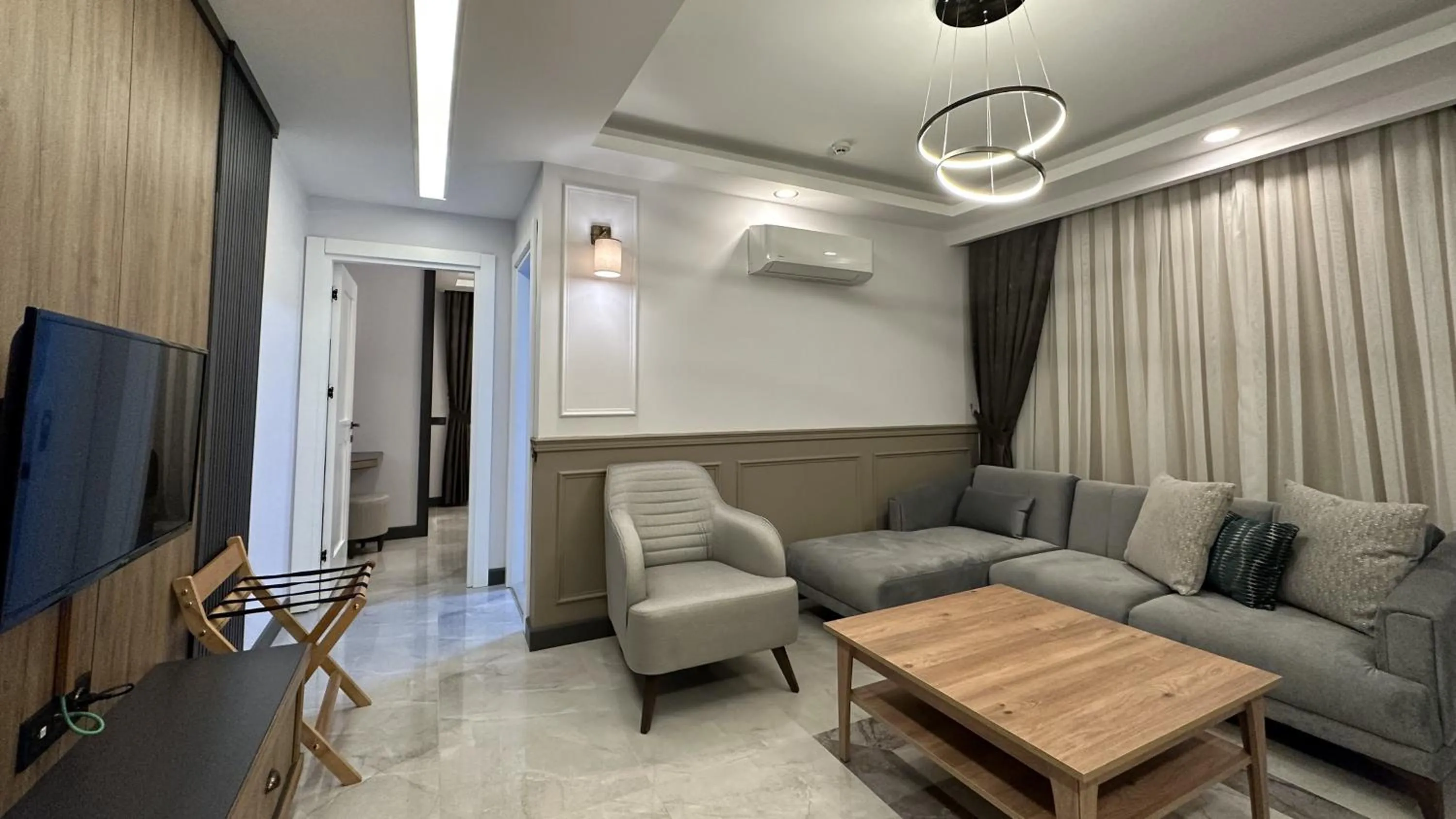 TV and multimedia in Quality Gold Suite Hotel