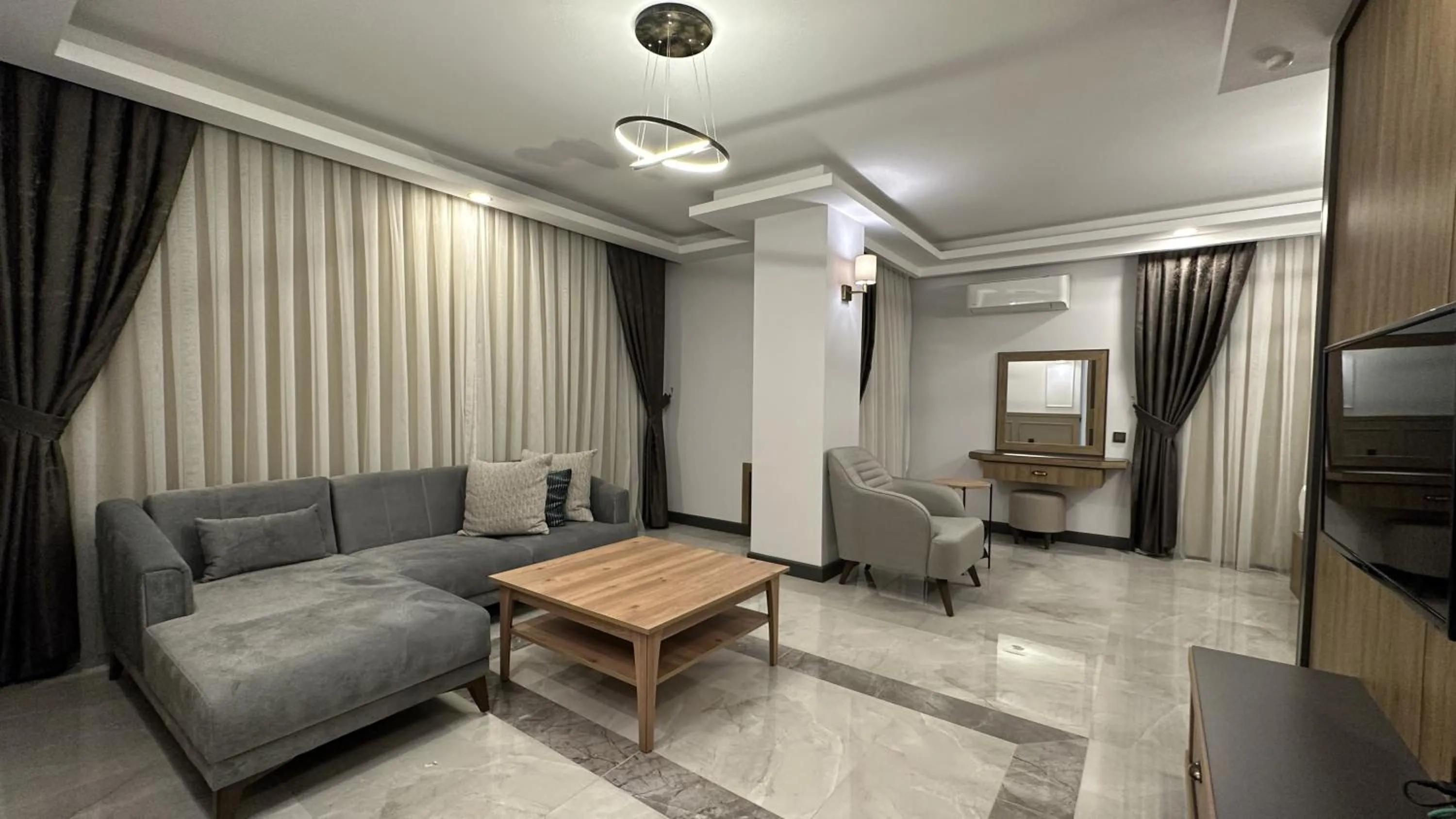 TV and multimedia in Quality Gold Suite Hotel