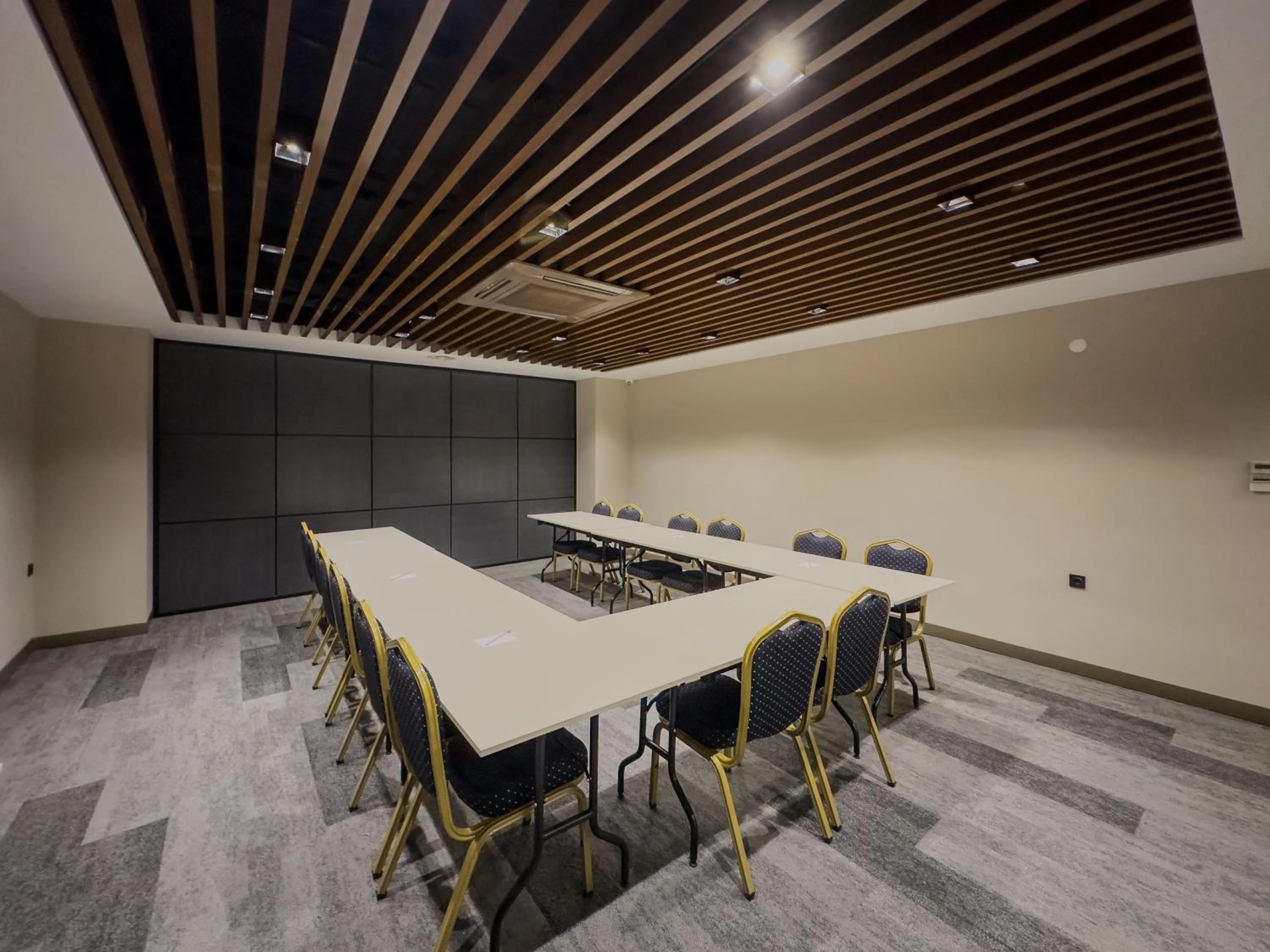 Meeting/conference room in Quality Gold Suite Hotel