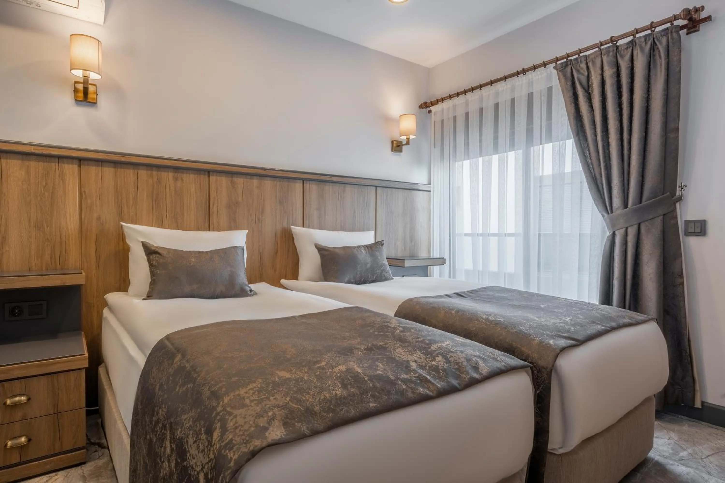 Bedroom, Bed in Quality Gold Suite Hotel