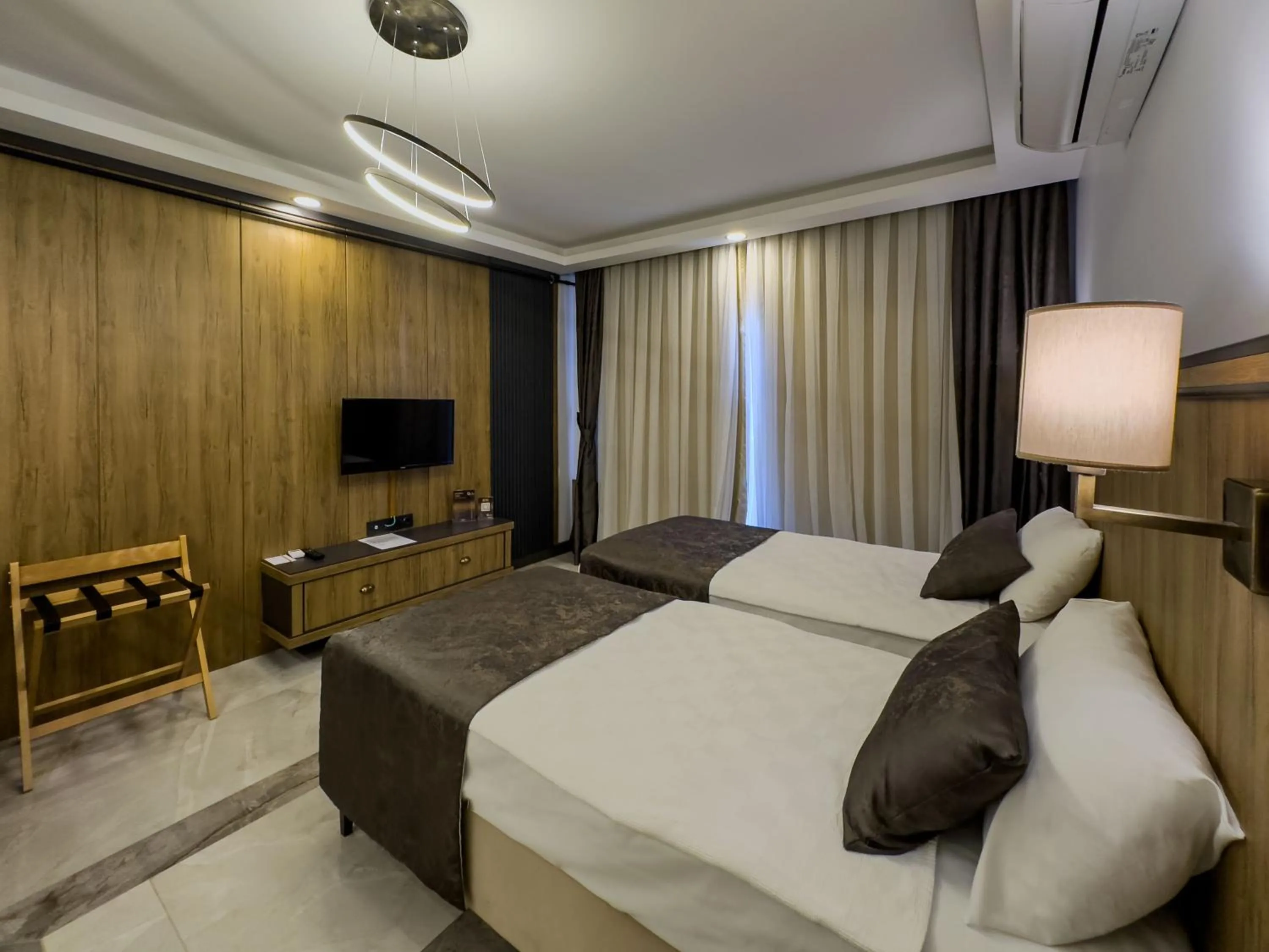 Bedroom, Bed in Quality Gold Suite Hotel