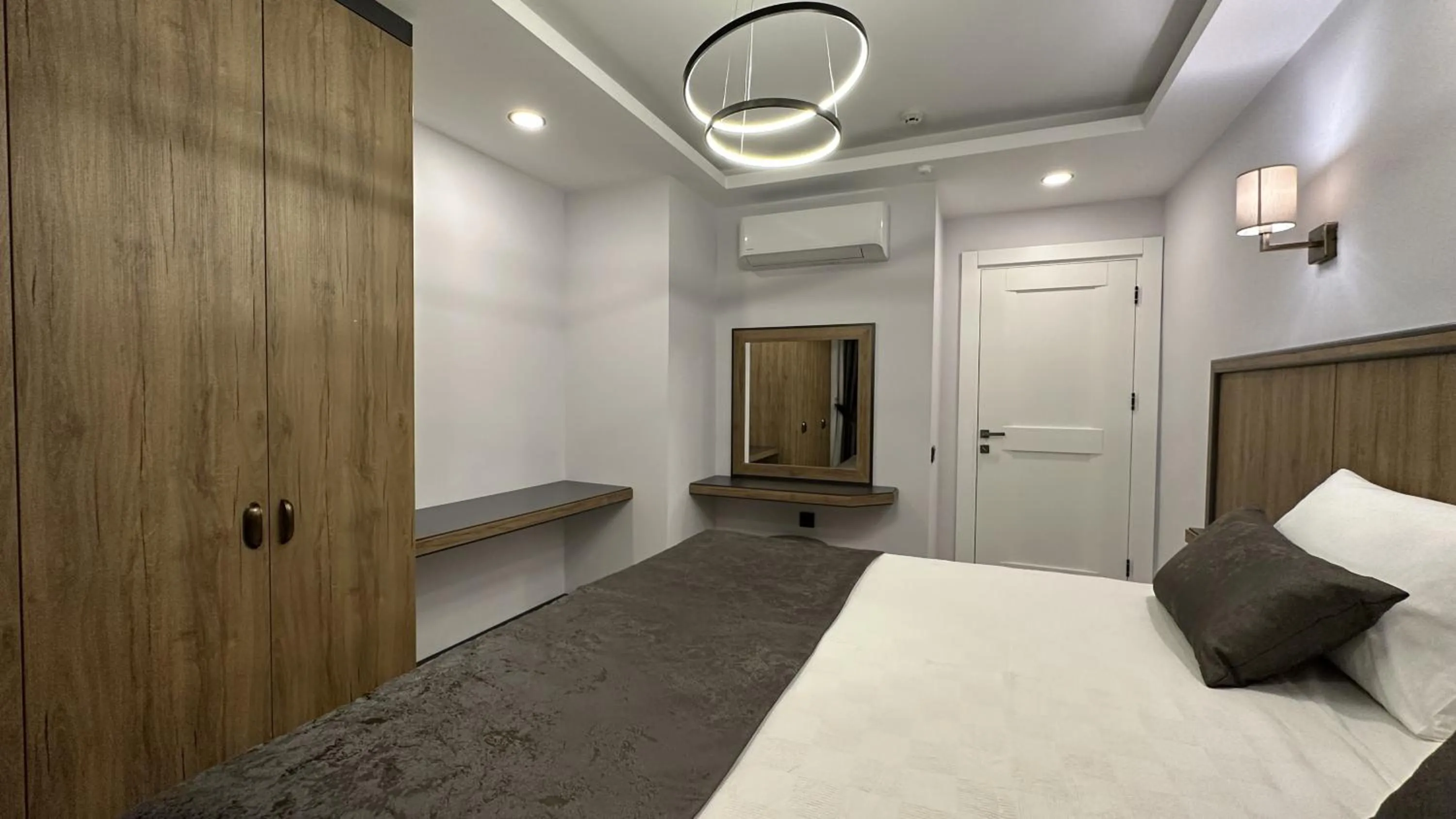 Bed in Quality Gold Suite Hotel