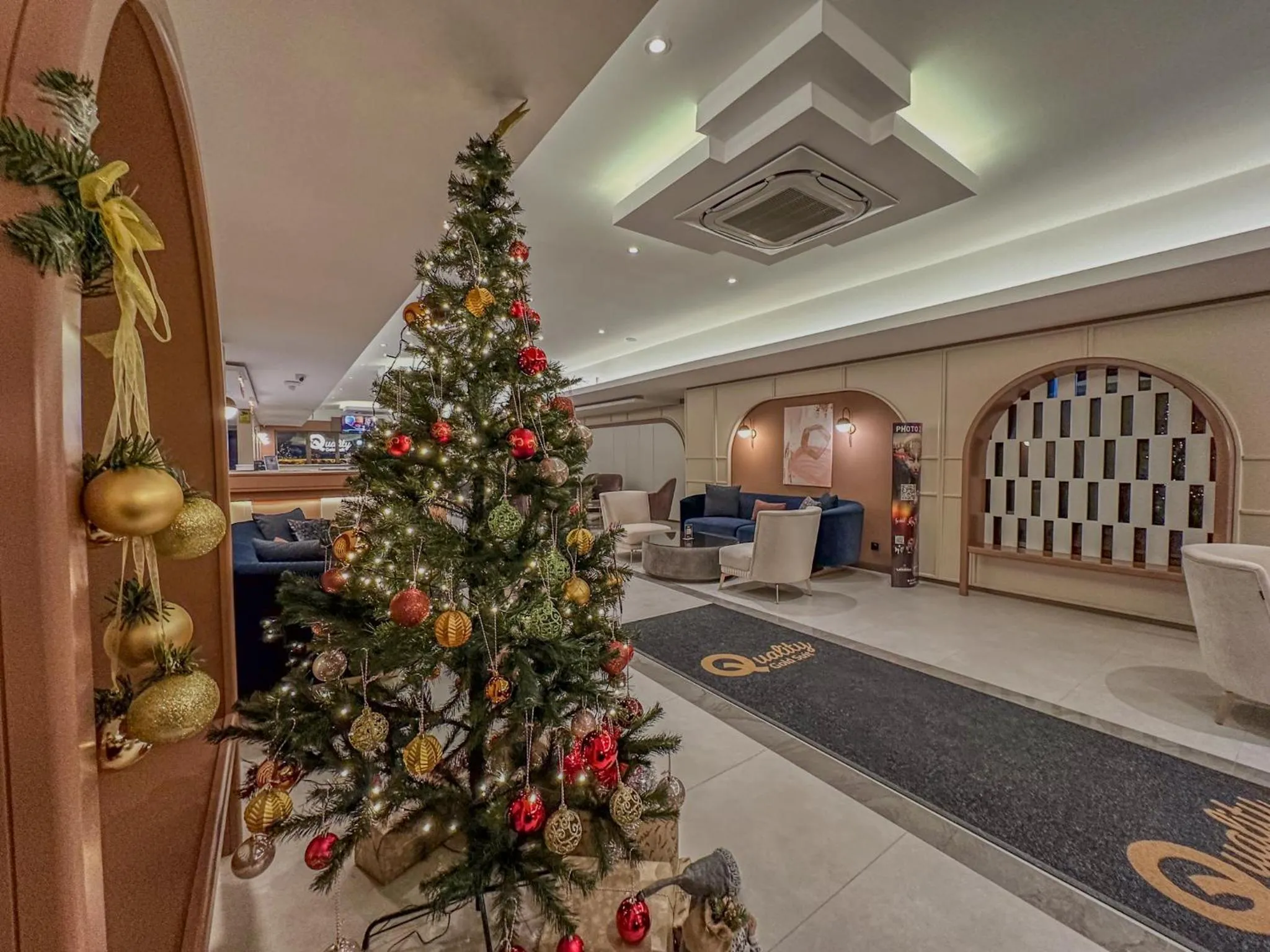 Lobby or reception in Quality Gold Suite Hotel
