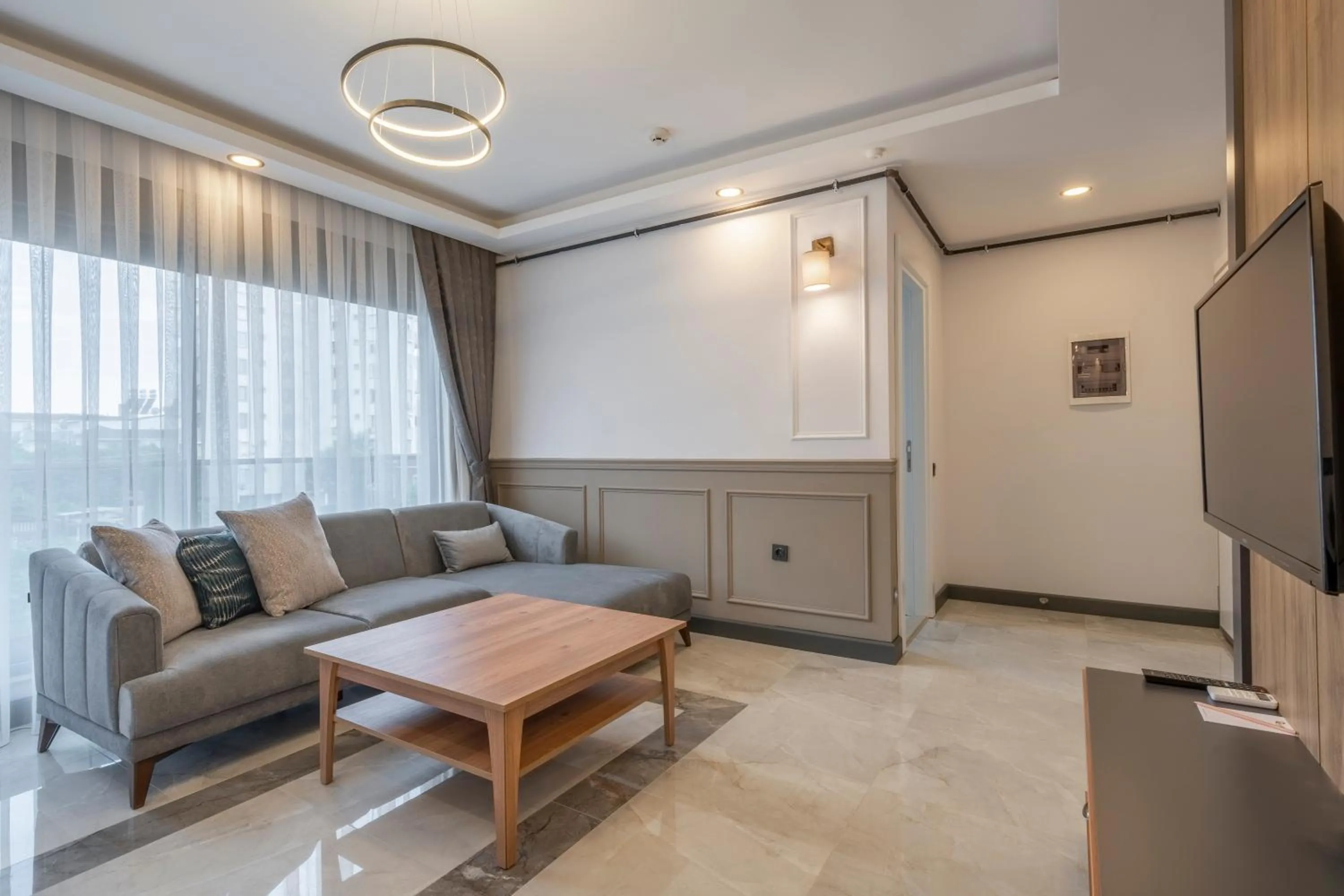 TV and multimedia in Quality Gold Suite Hotel