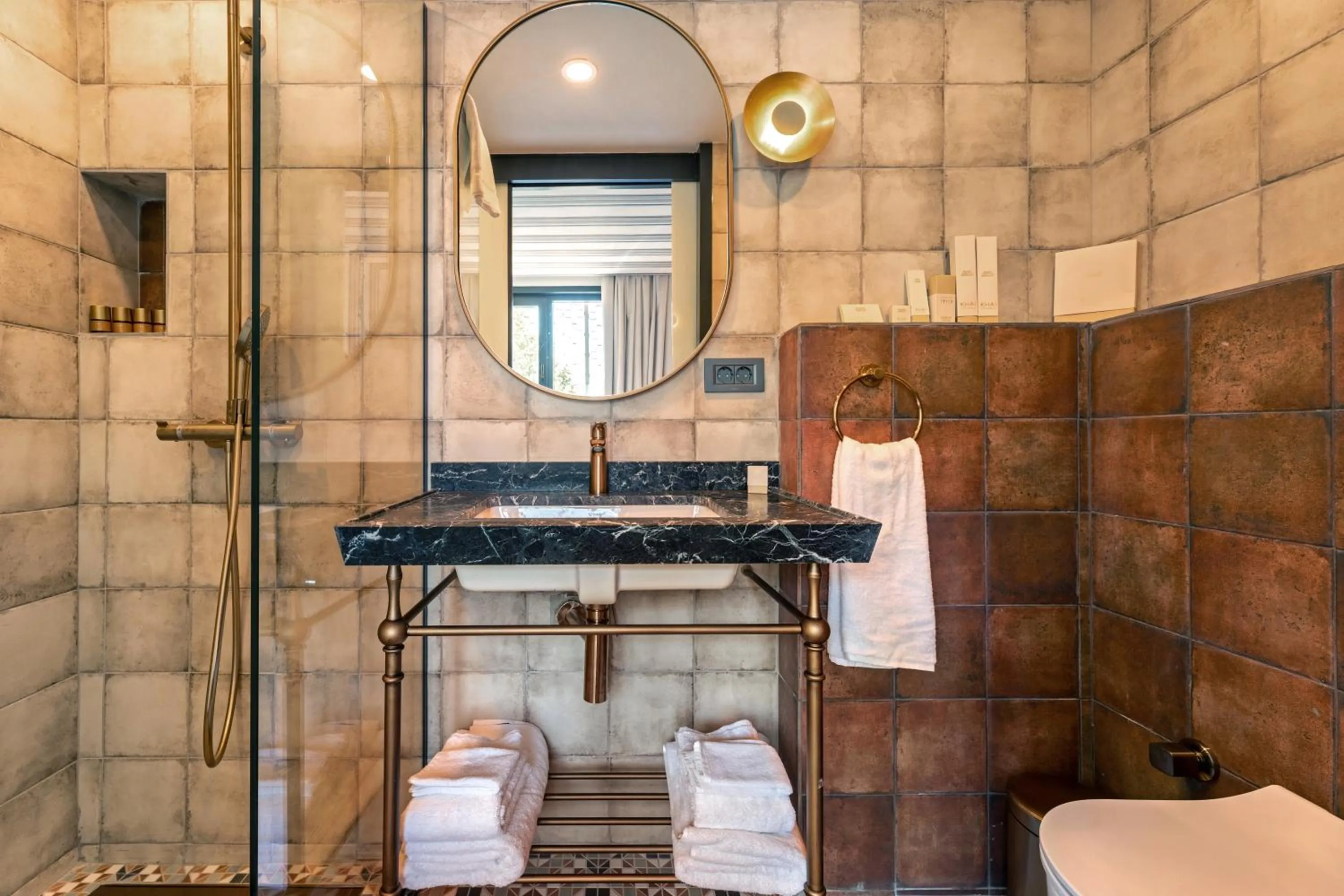 Shower in Khai Karaköy