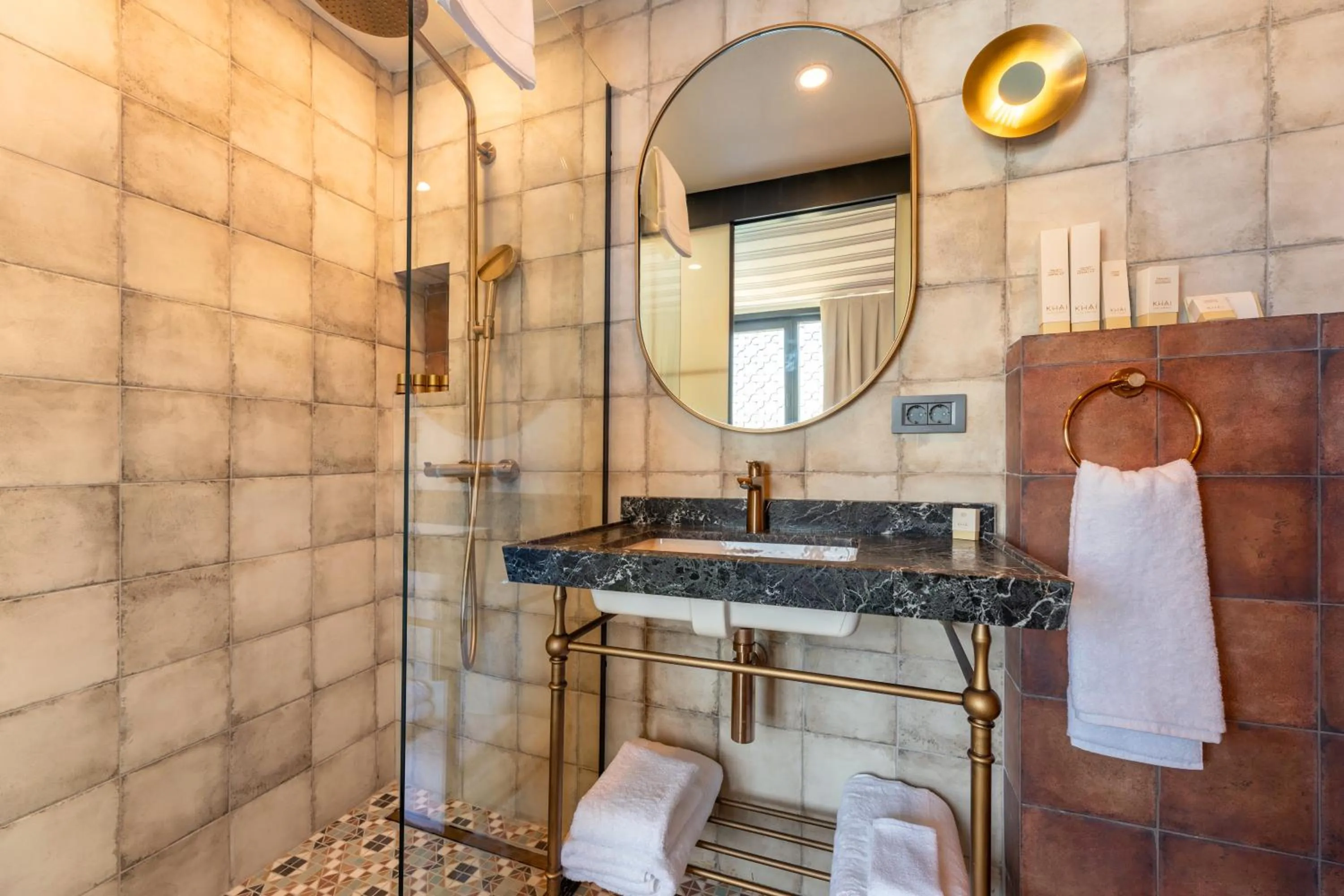 Shower in Khai Karaköy