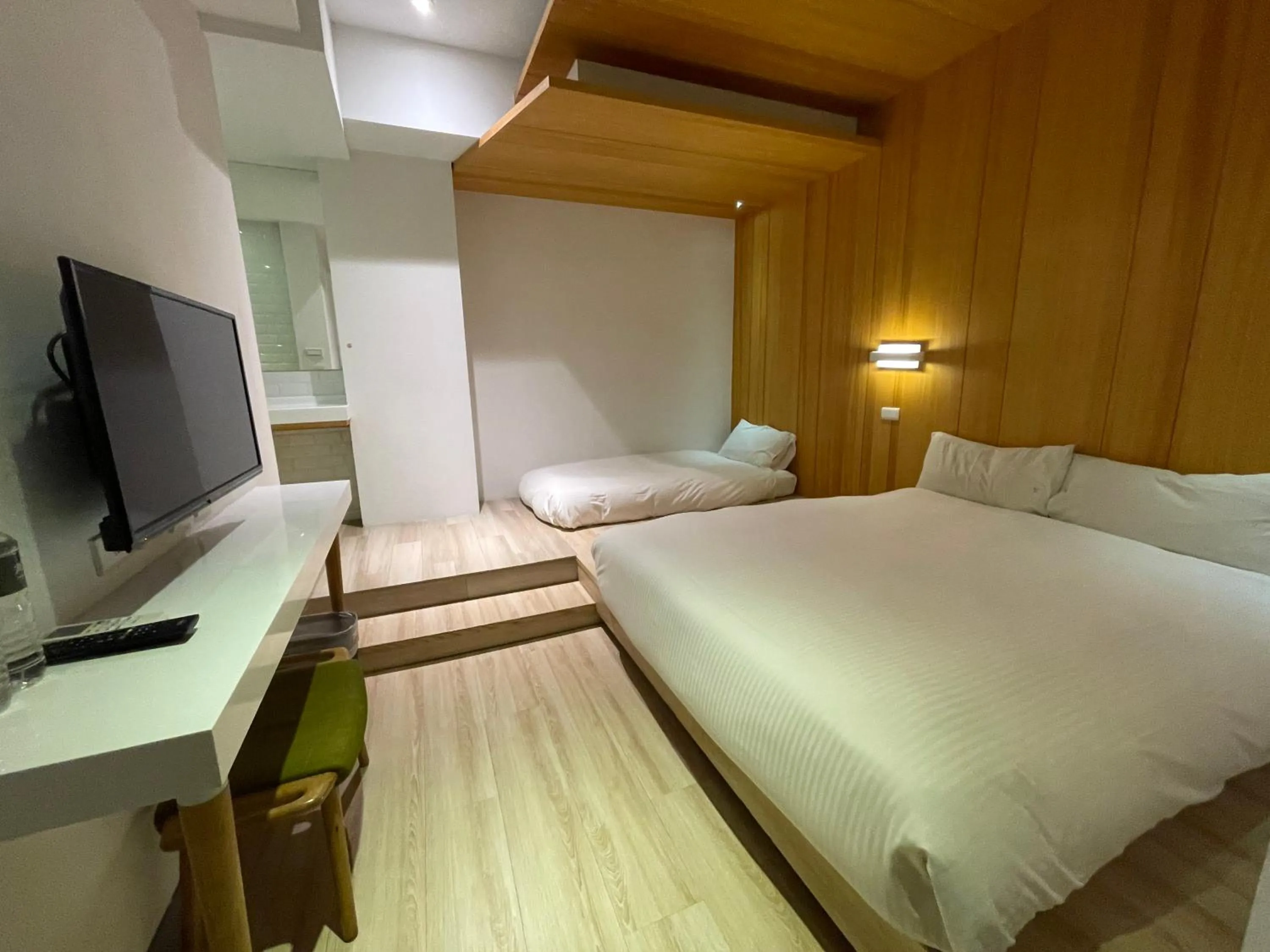 Photo of the whole room, Bed in MEANDER Taipei