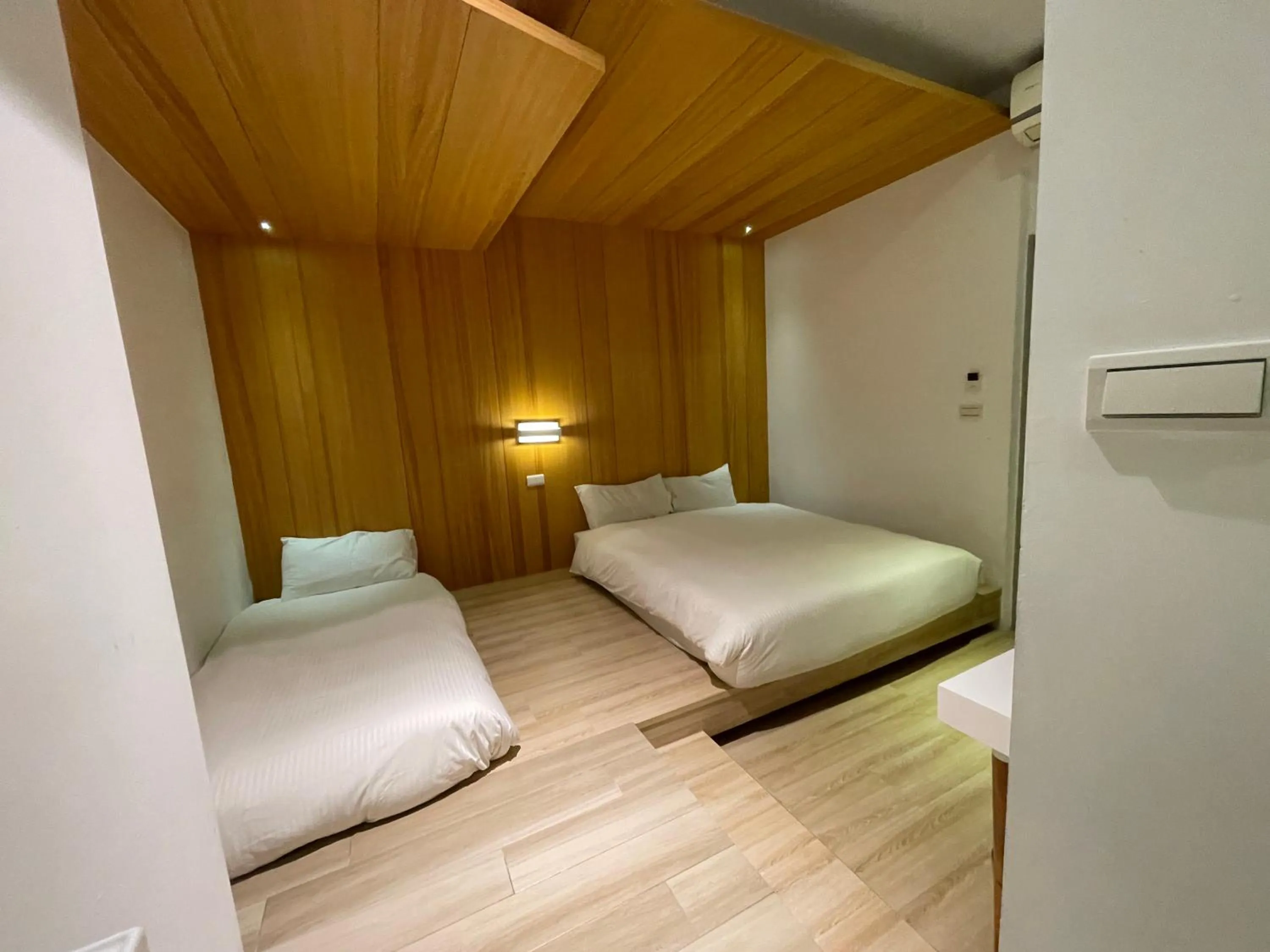 Photo of the whole room, Bed in MEANDER Taipei