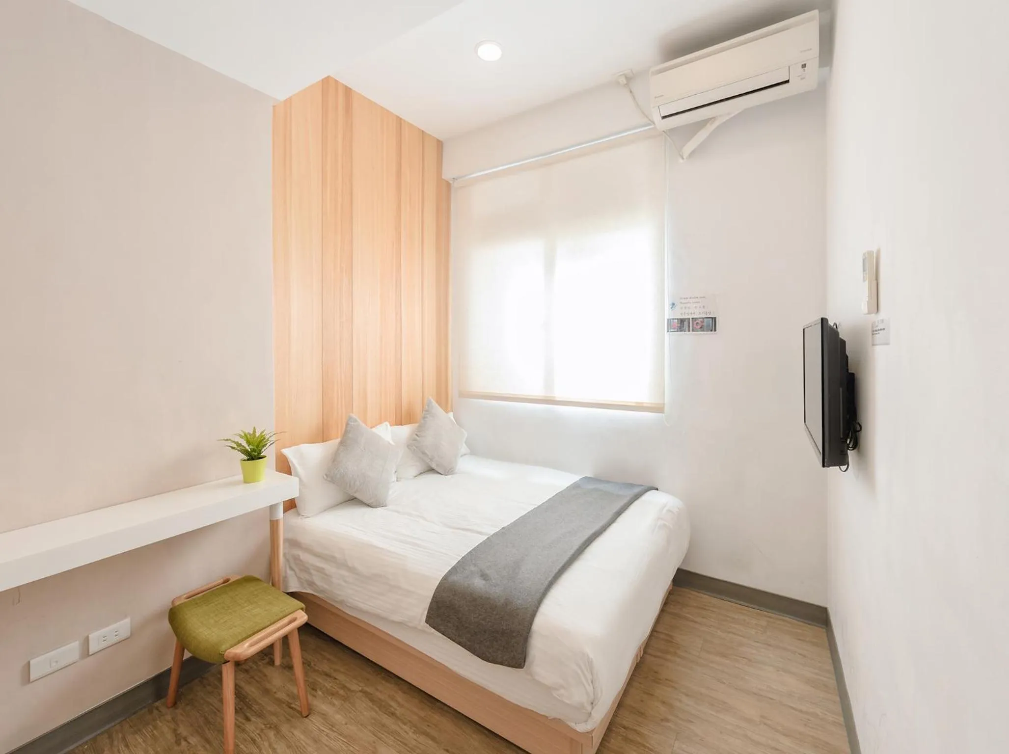 Photo of the whole room, Bed in MEANDER Taipei