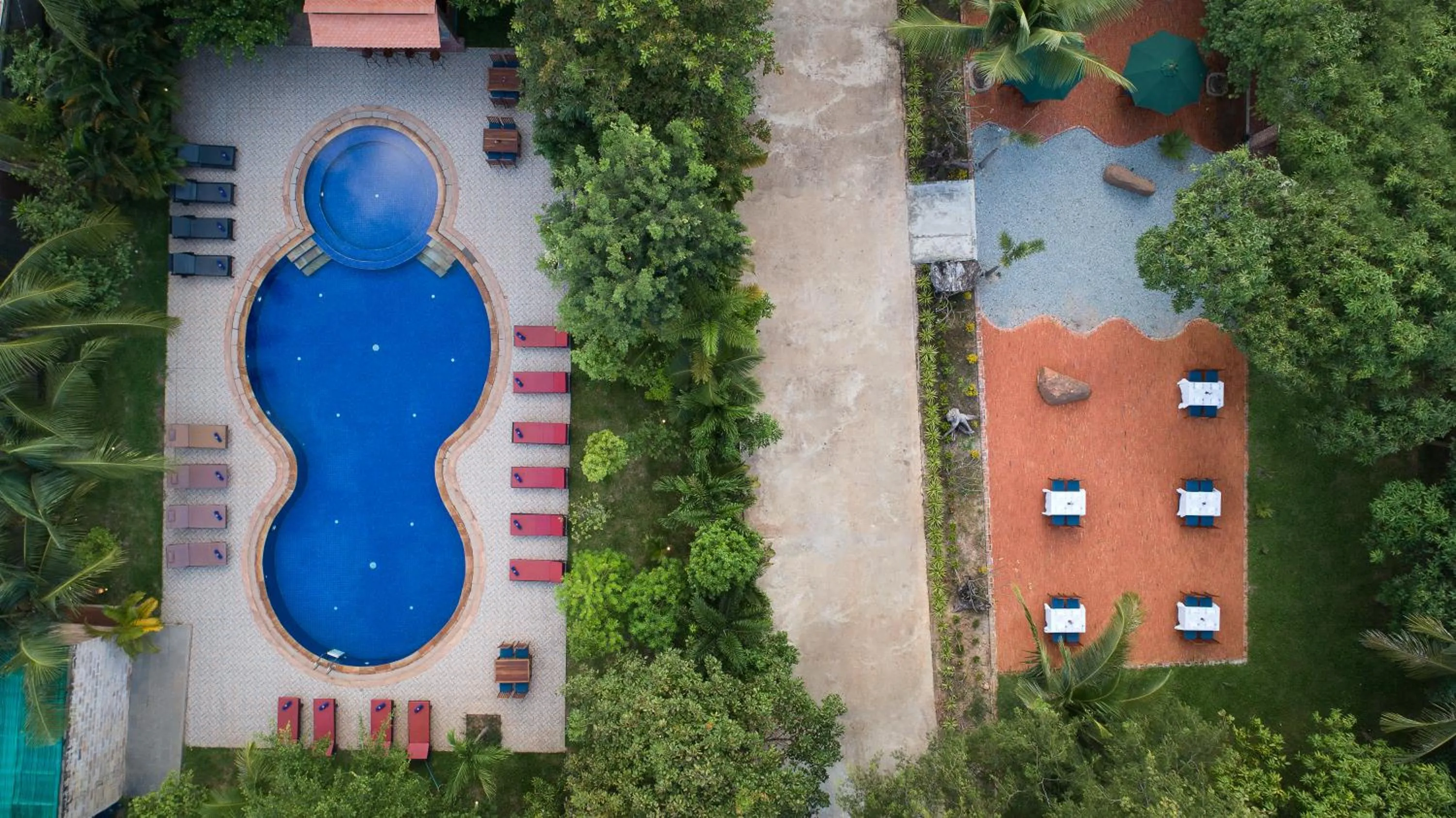 Swimming pool in Khemara Sovannphum Hotel