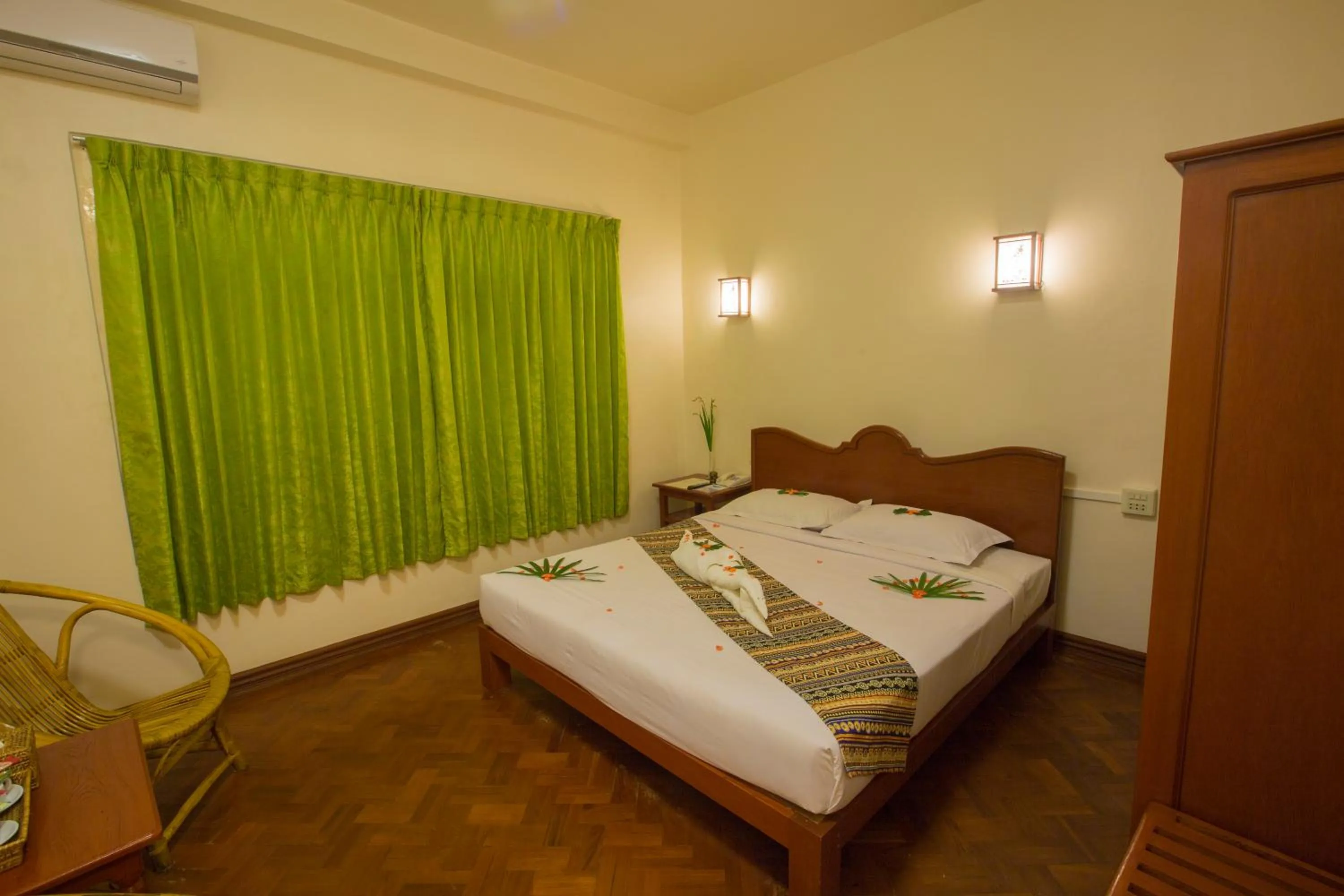 Bedroom, Bed in Inle Apex Hotel