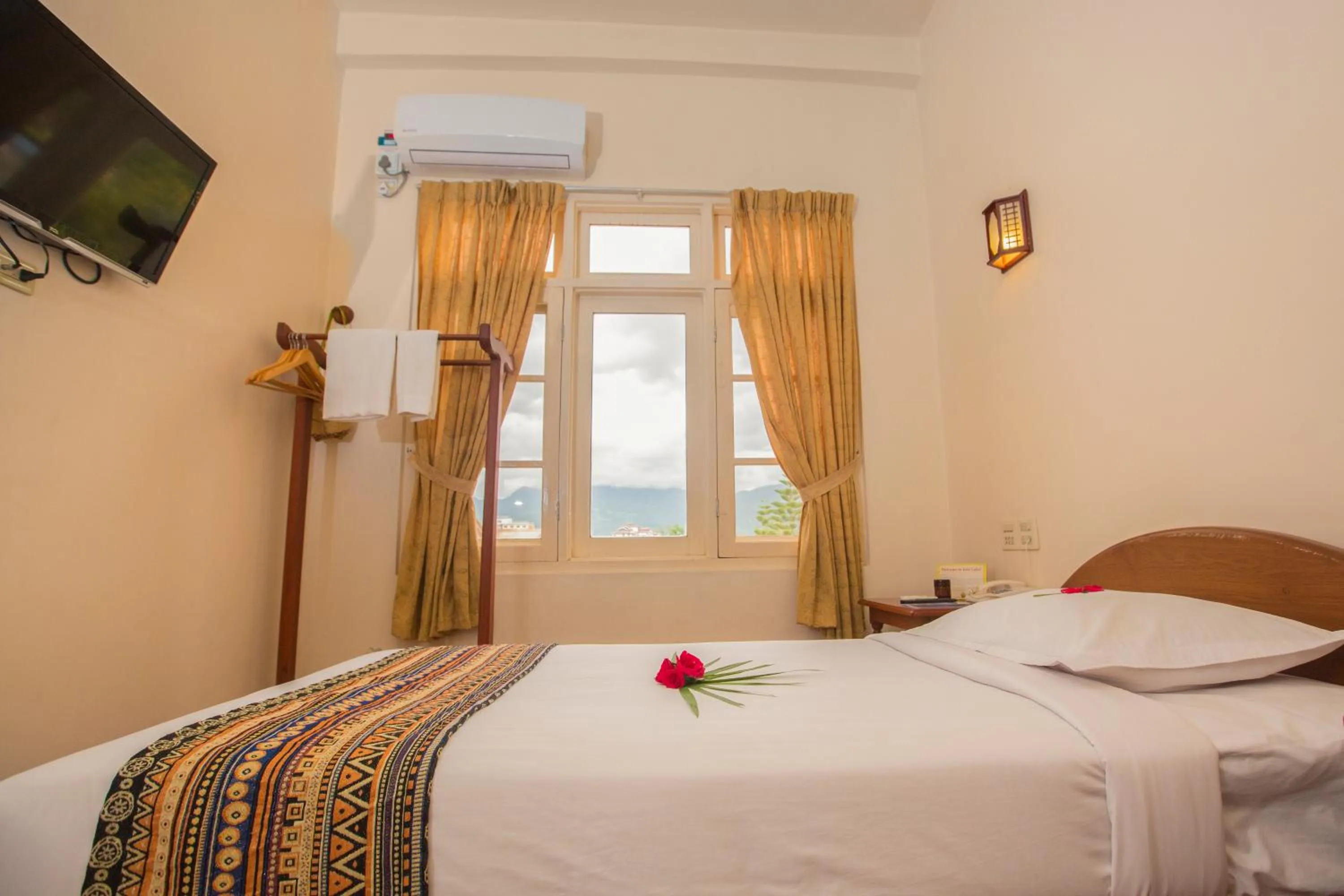 Bedroom, Bed in Inle Apex Hotel